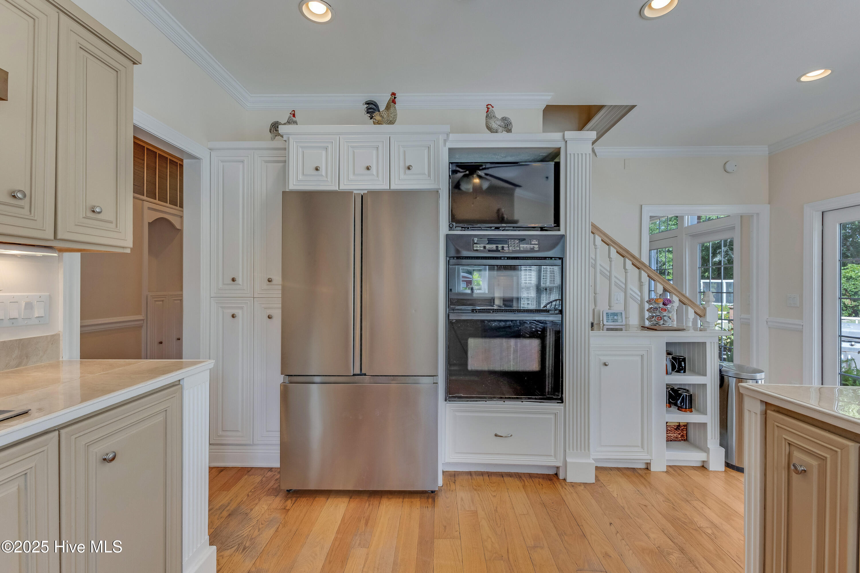 100562127 | Photo 18