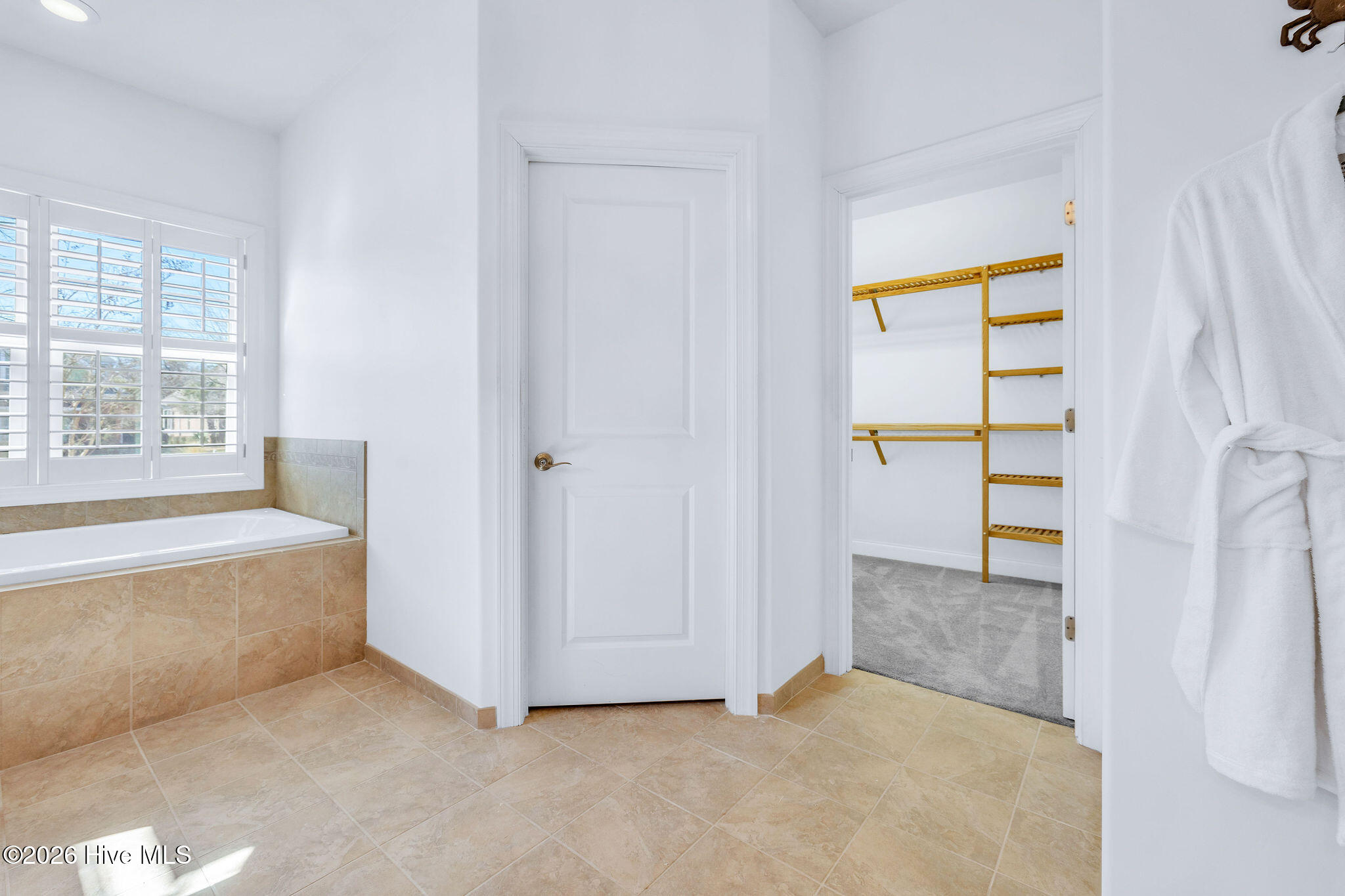 100553978 | Photo 24