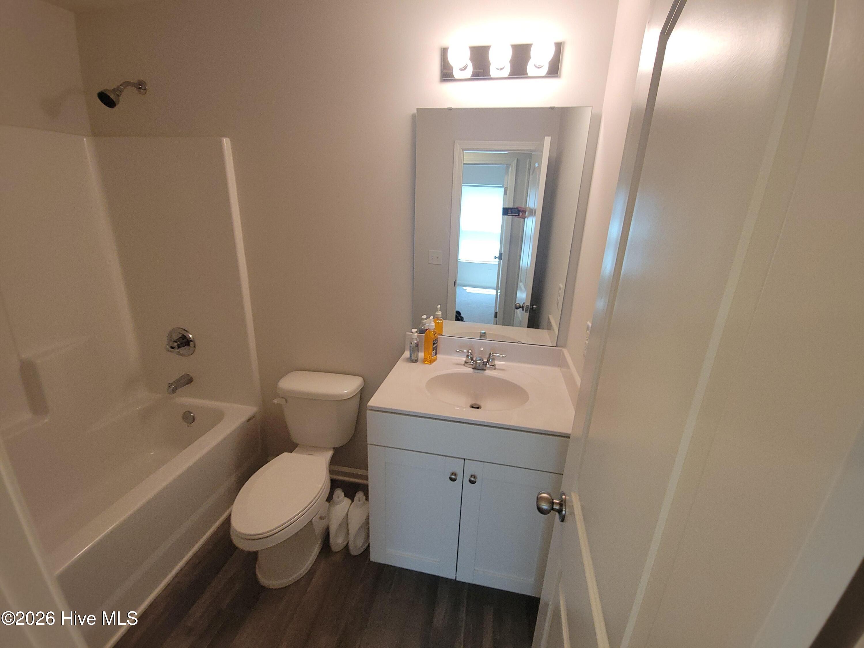 100566971 | Photo 11