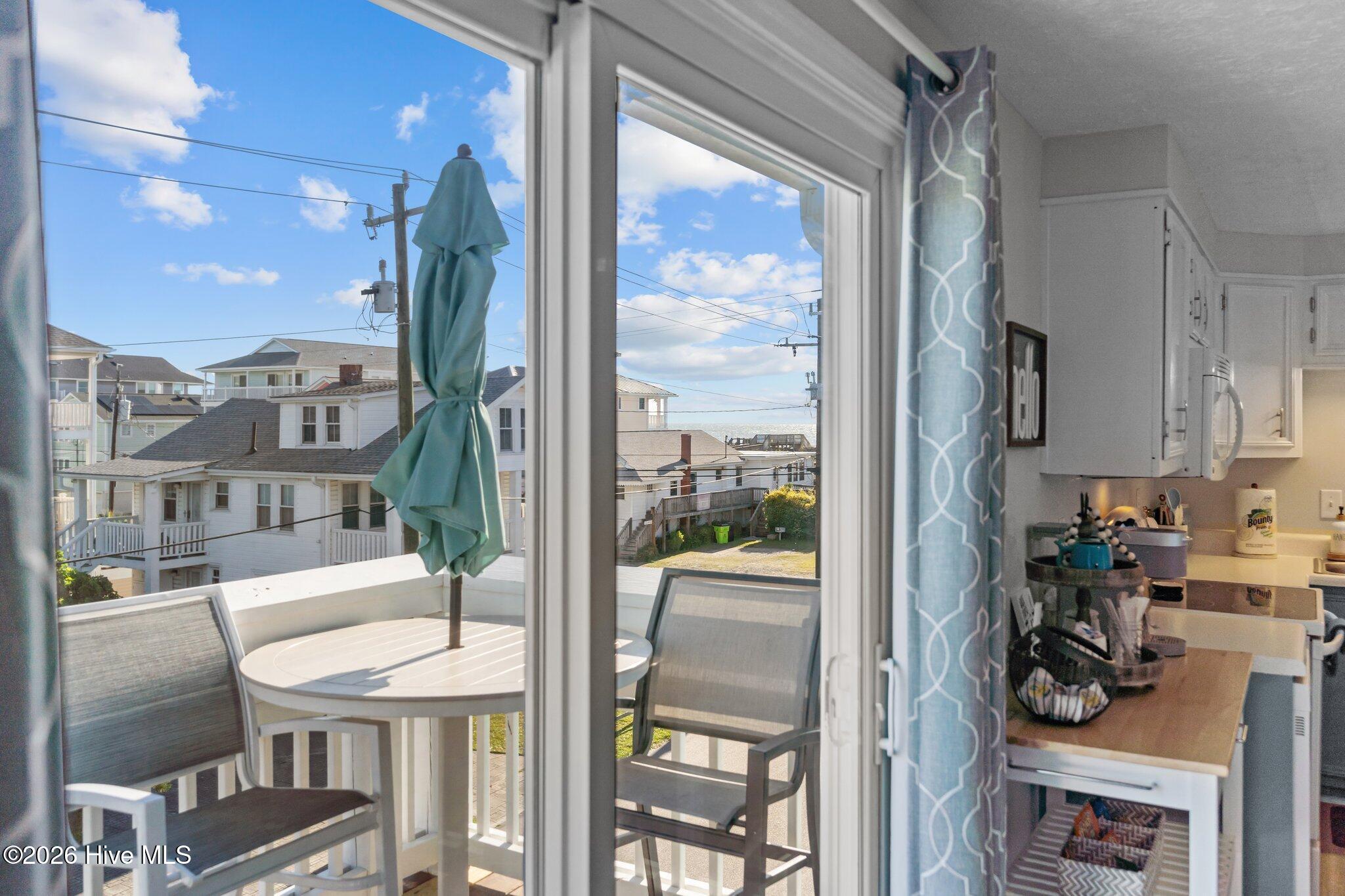 100562562 | Photo 14