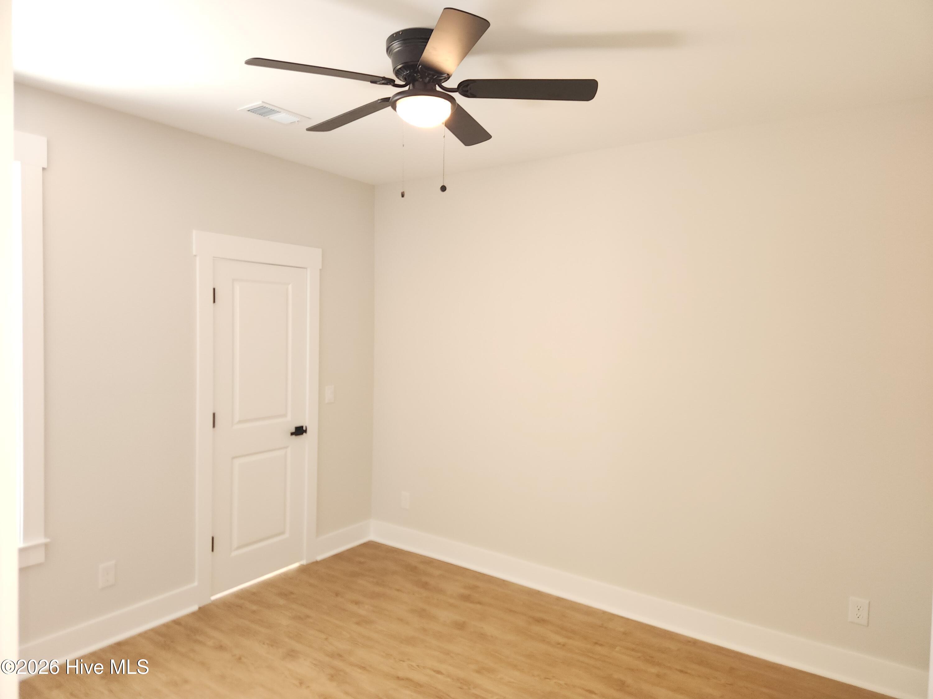 100567730 | Photo 23