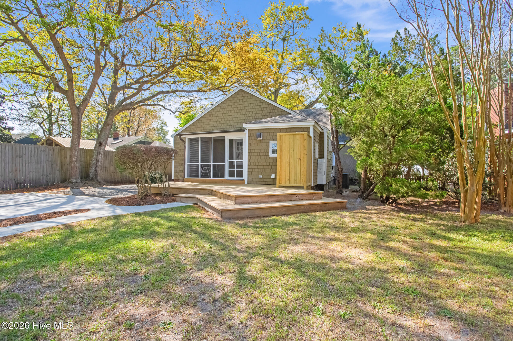 100564809 | Photo 26