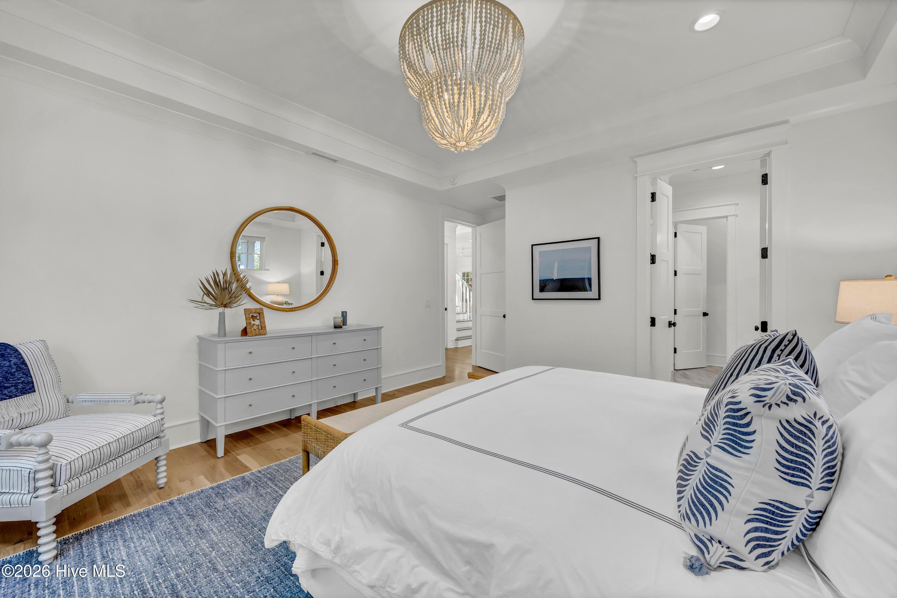 100567930 | Photo 28