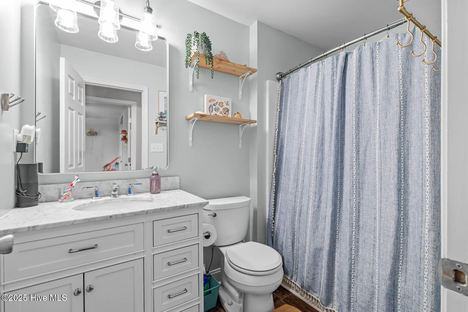 100510785 | Photo 42