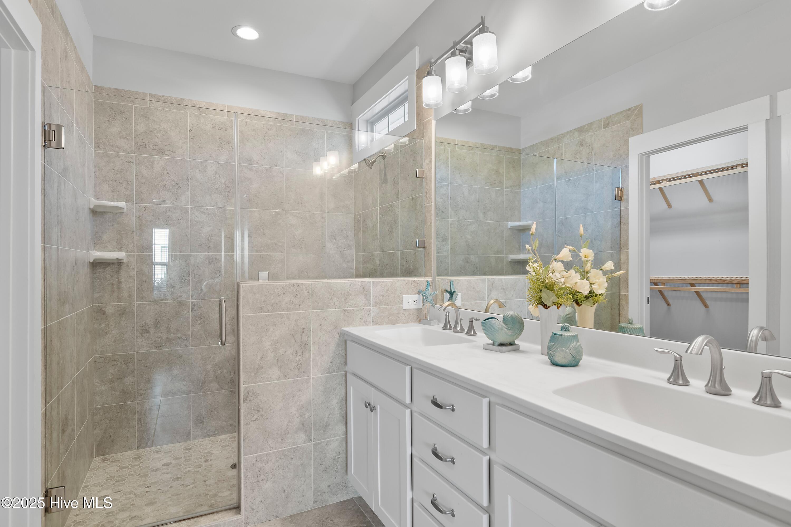 100537733 | Photo 41