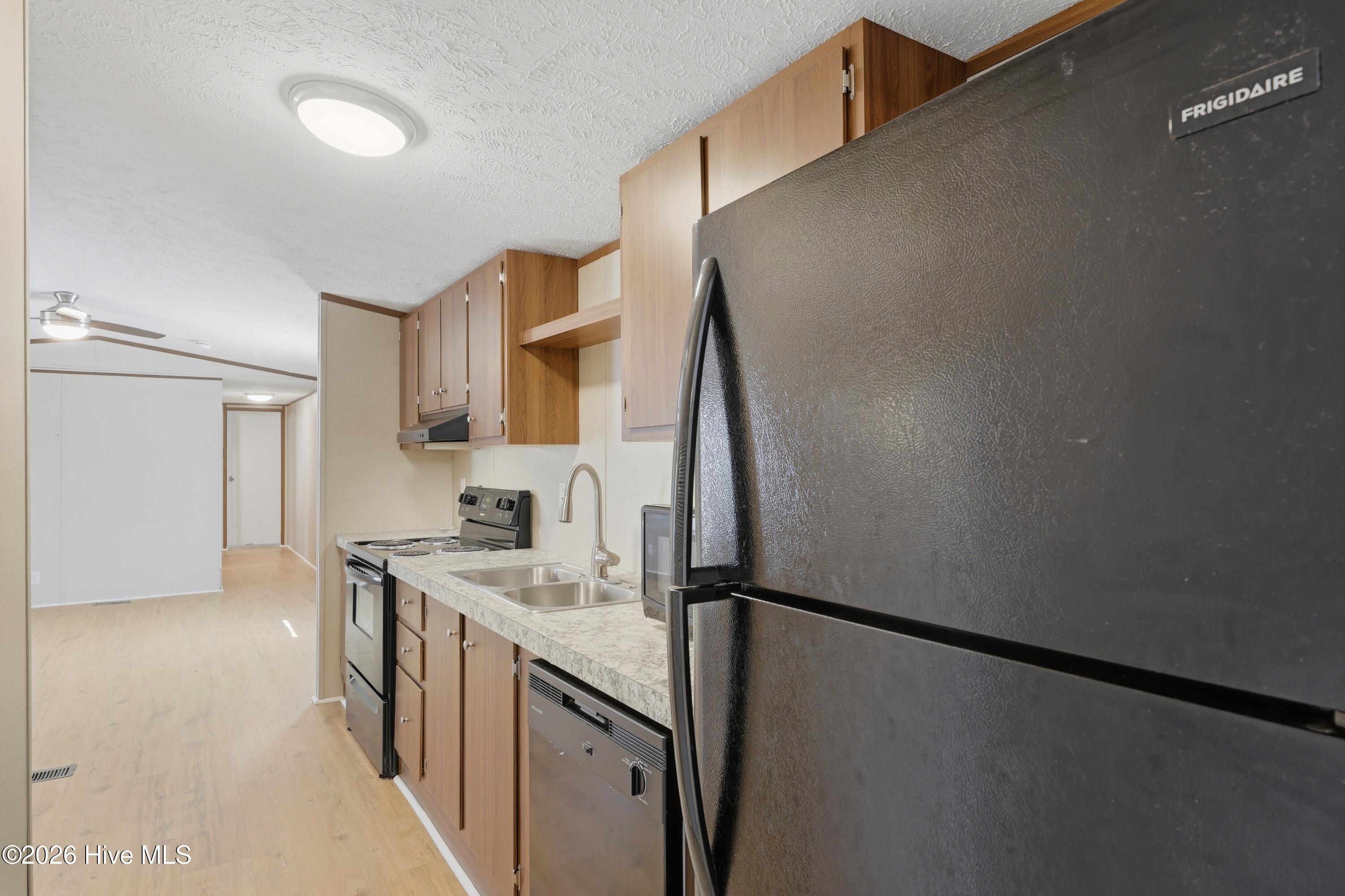 100562676 | Photo 24