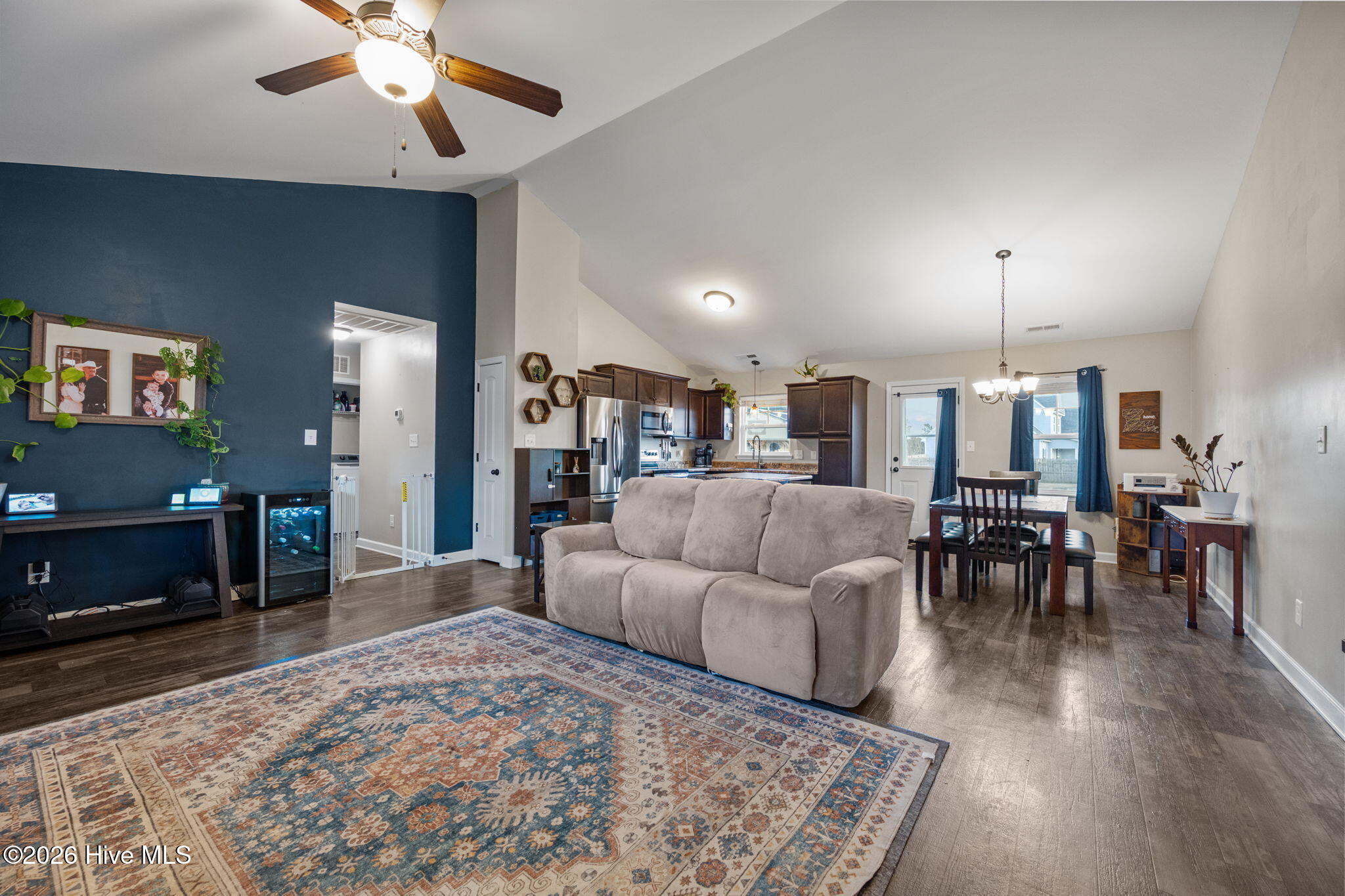 100552246 | Photo 11