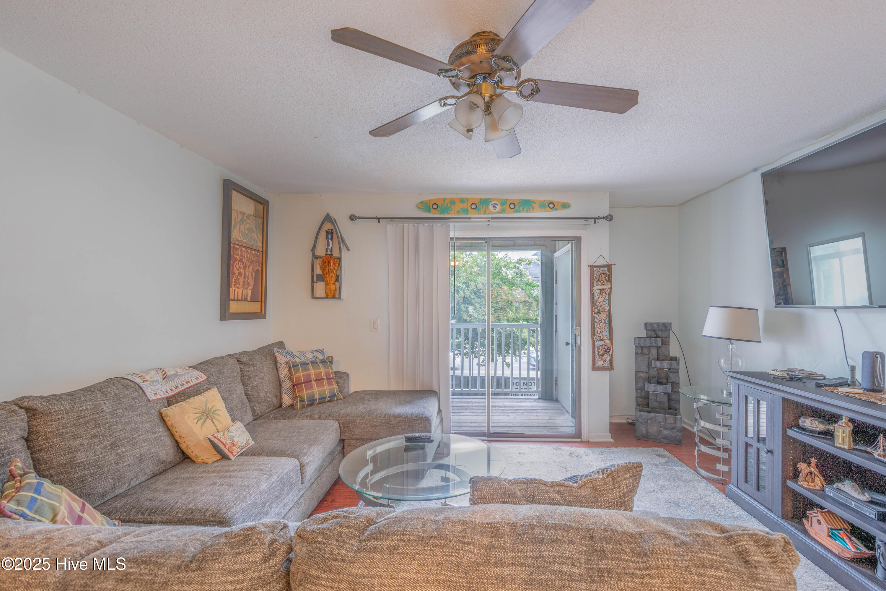 100517828 | Photo 19