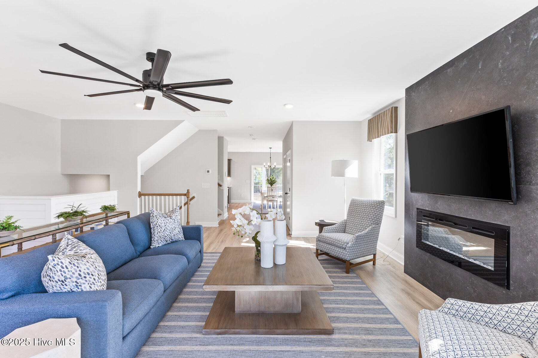 100534018 | Photo 14