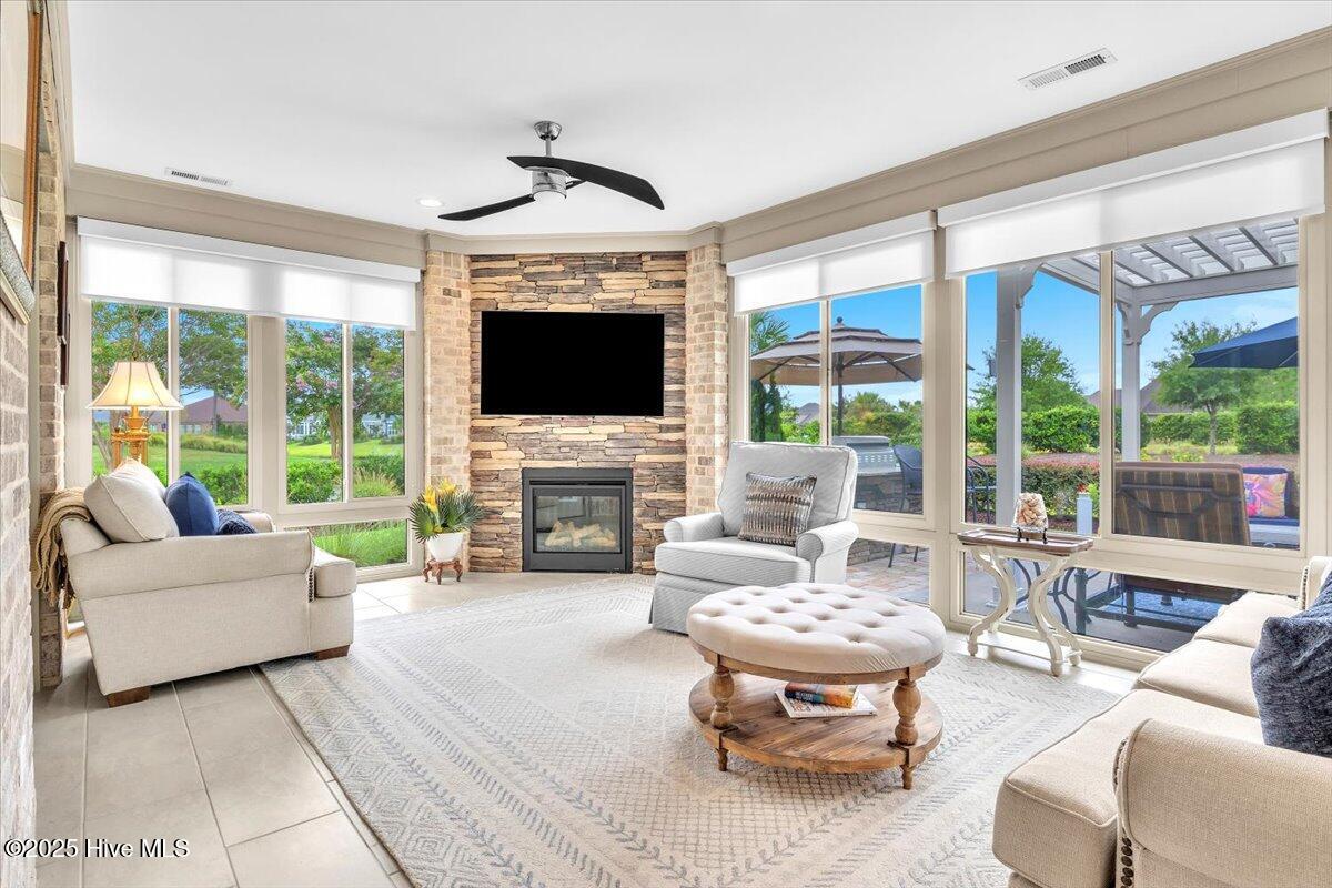 100527091 | Photo 49