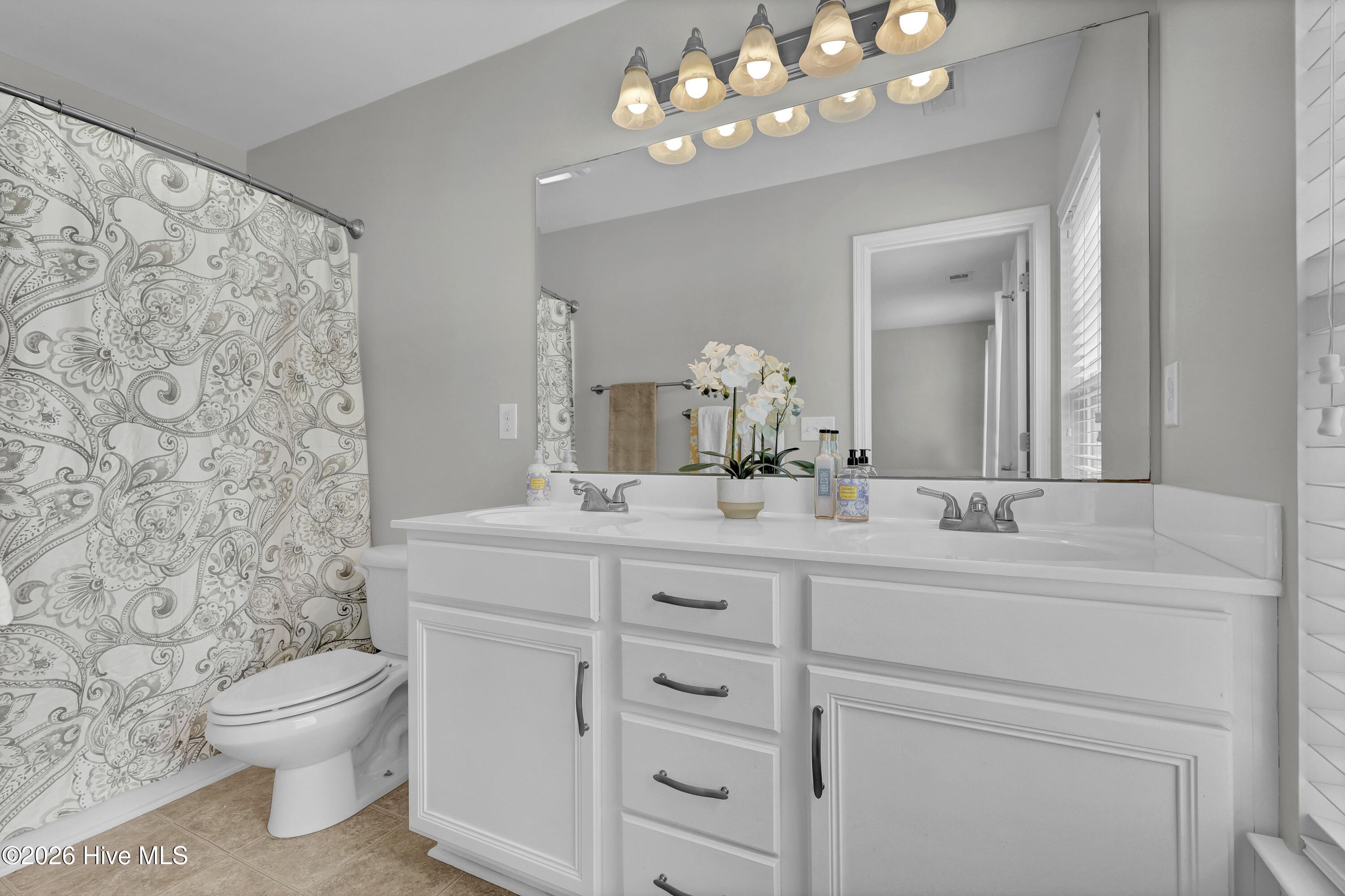 100567851 | Photo 16