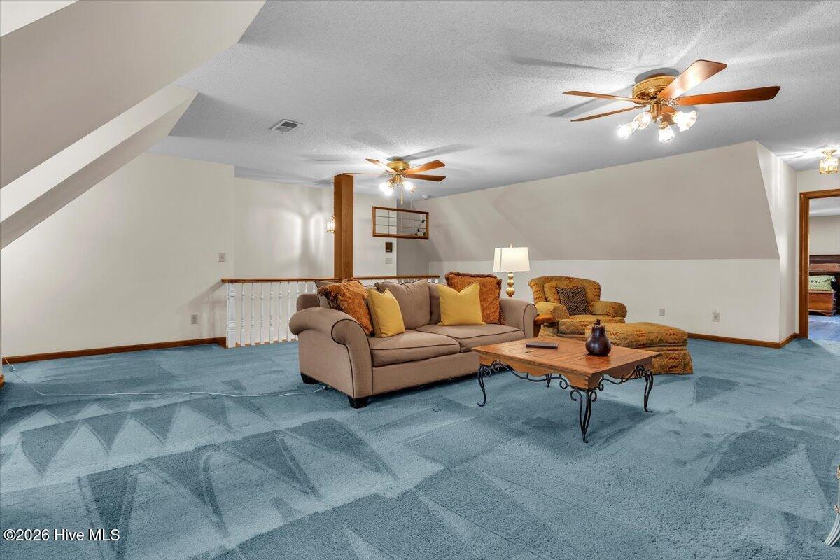 100565591 | Photo 41