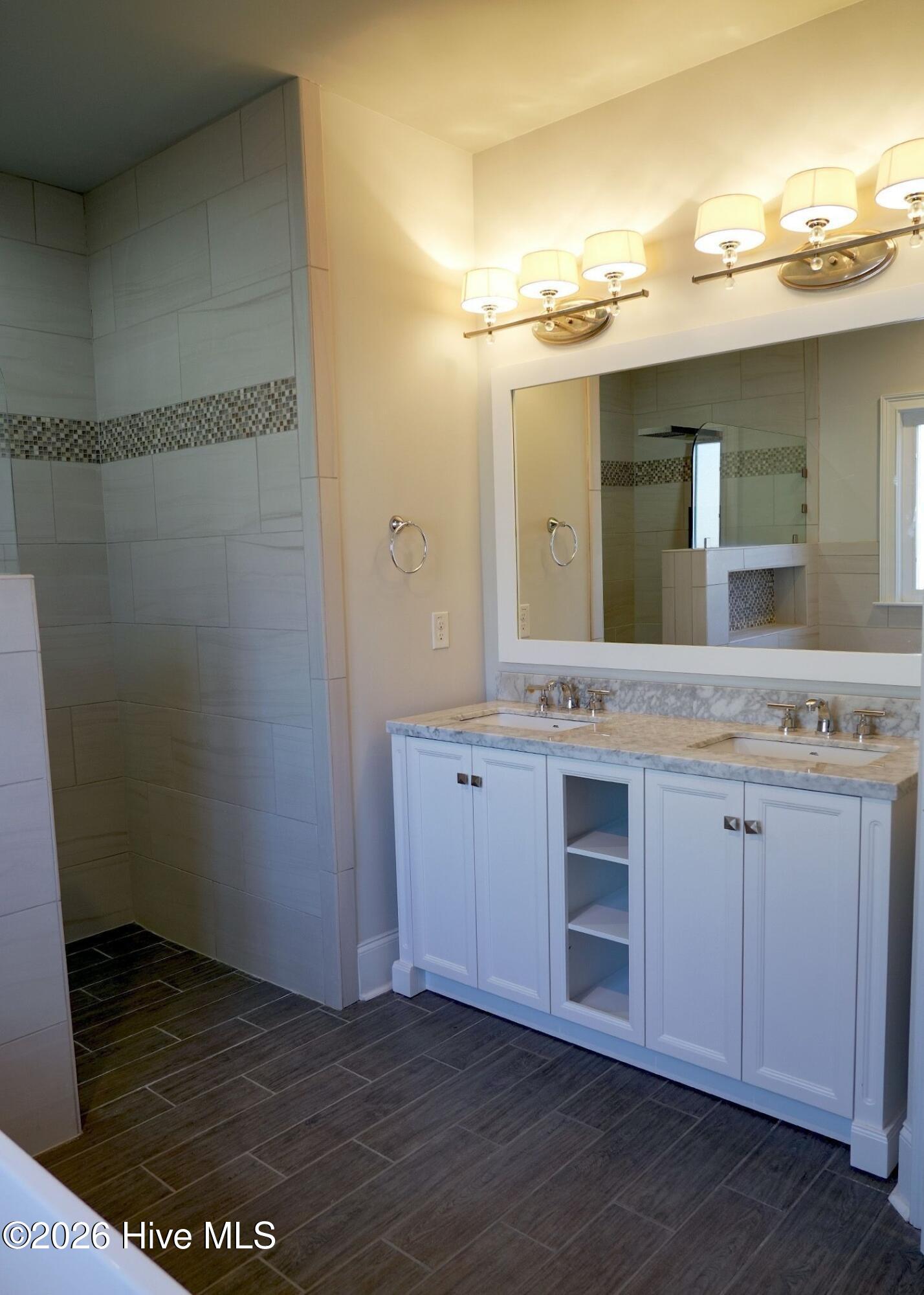 100554172 | Photo 23