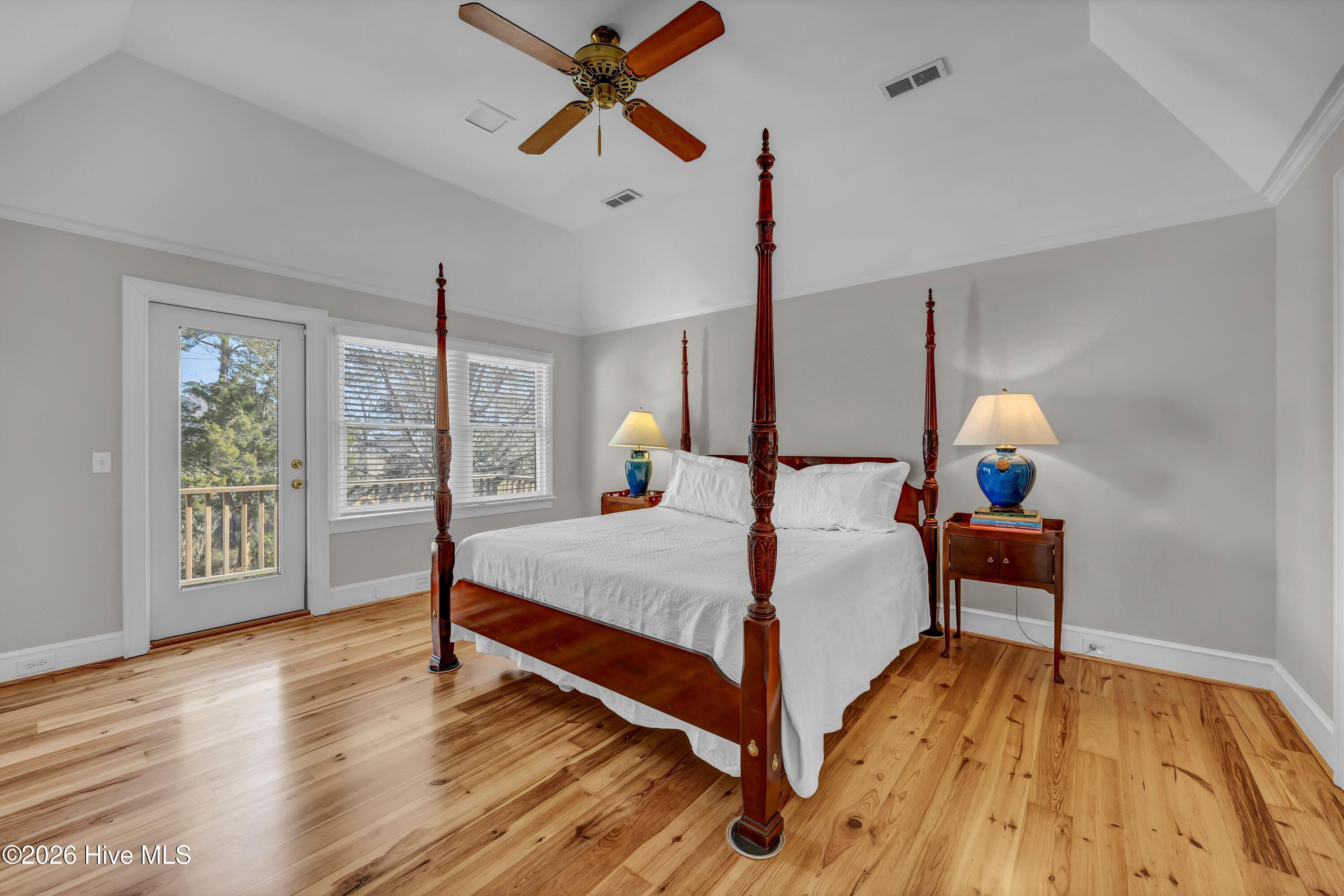 100554462 | Photo 27