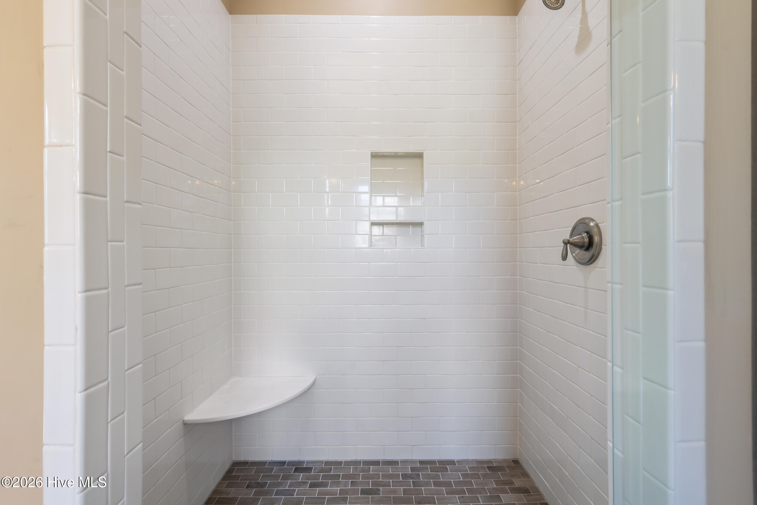 100554068 | Photo 33