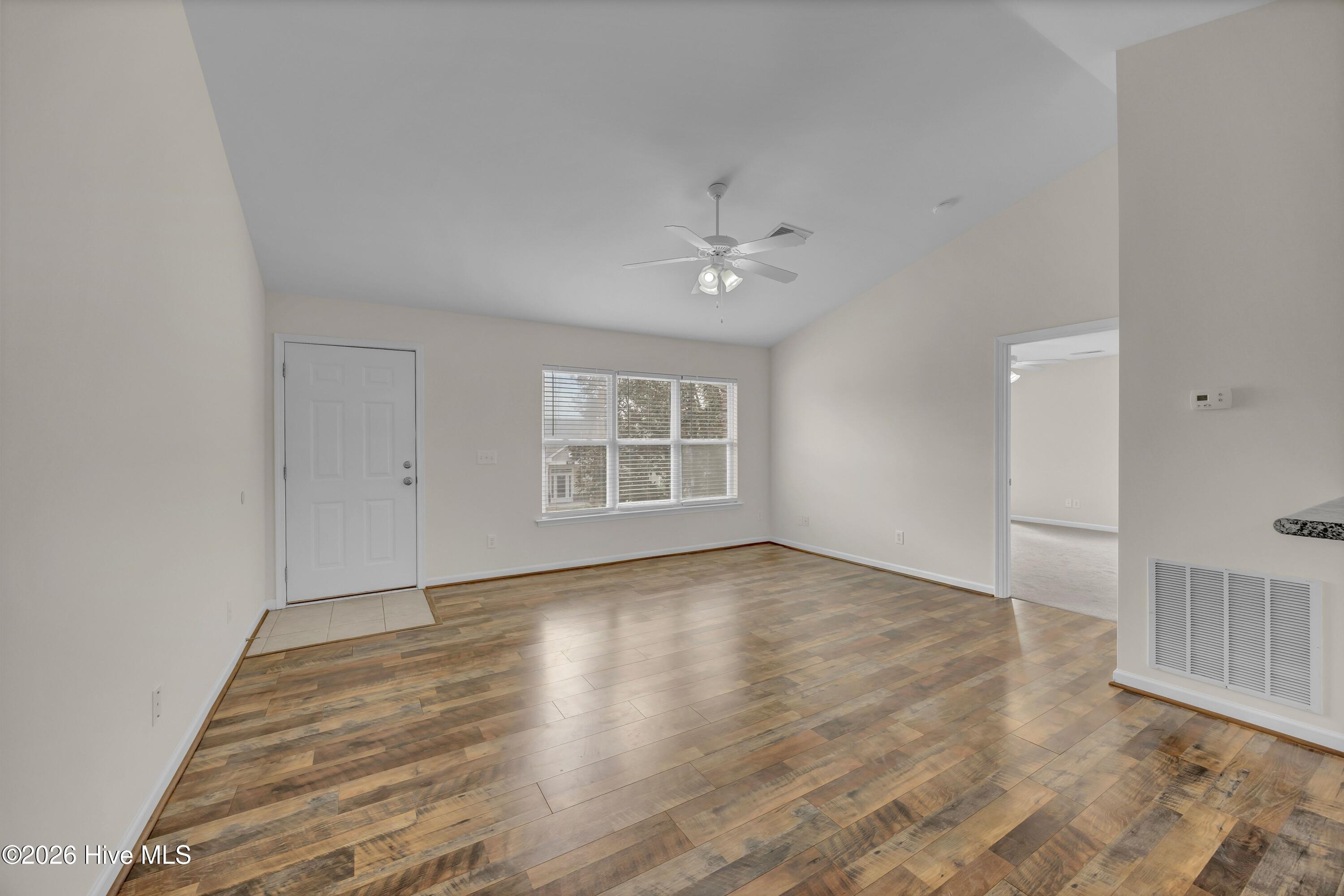 100557951 | Photo 12