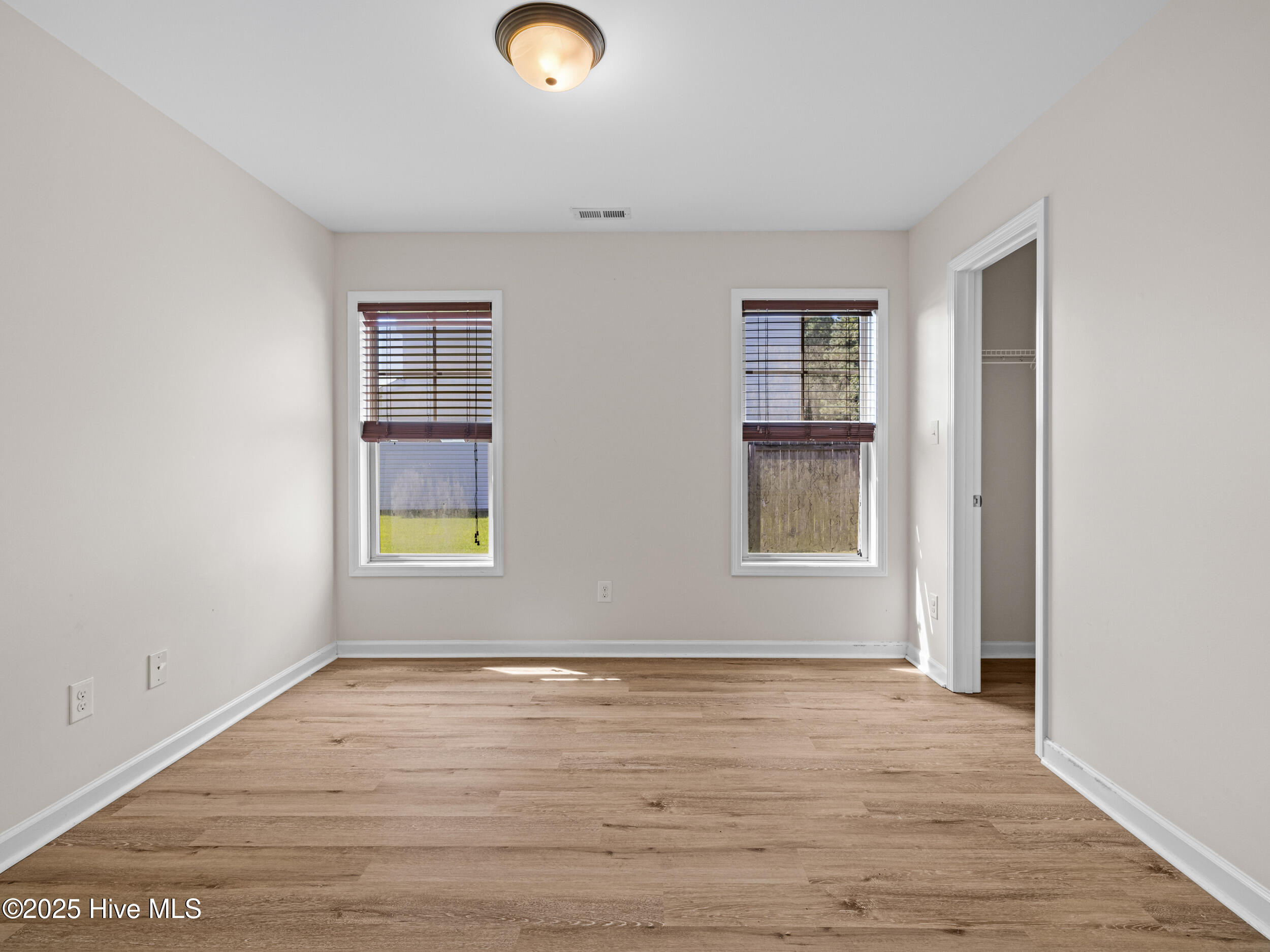 100531847 | Photo 31