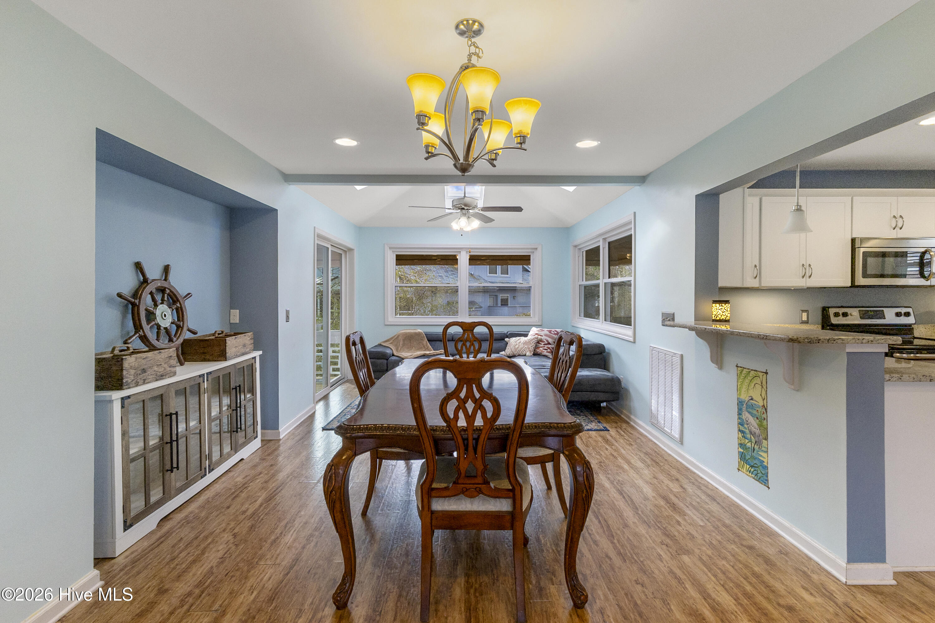 100550645 | Photo 17