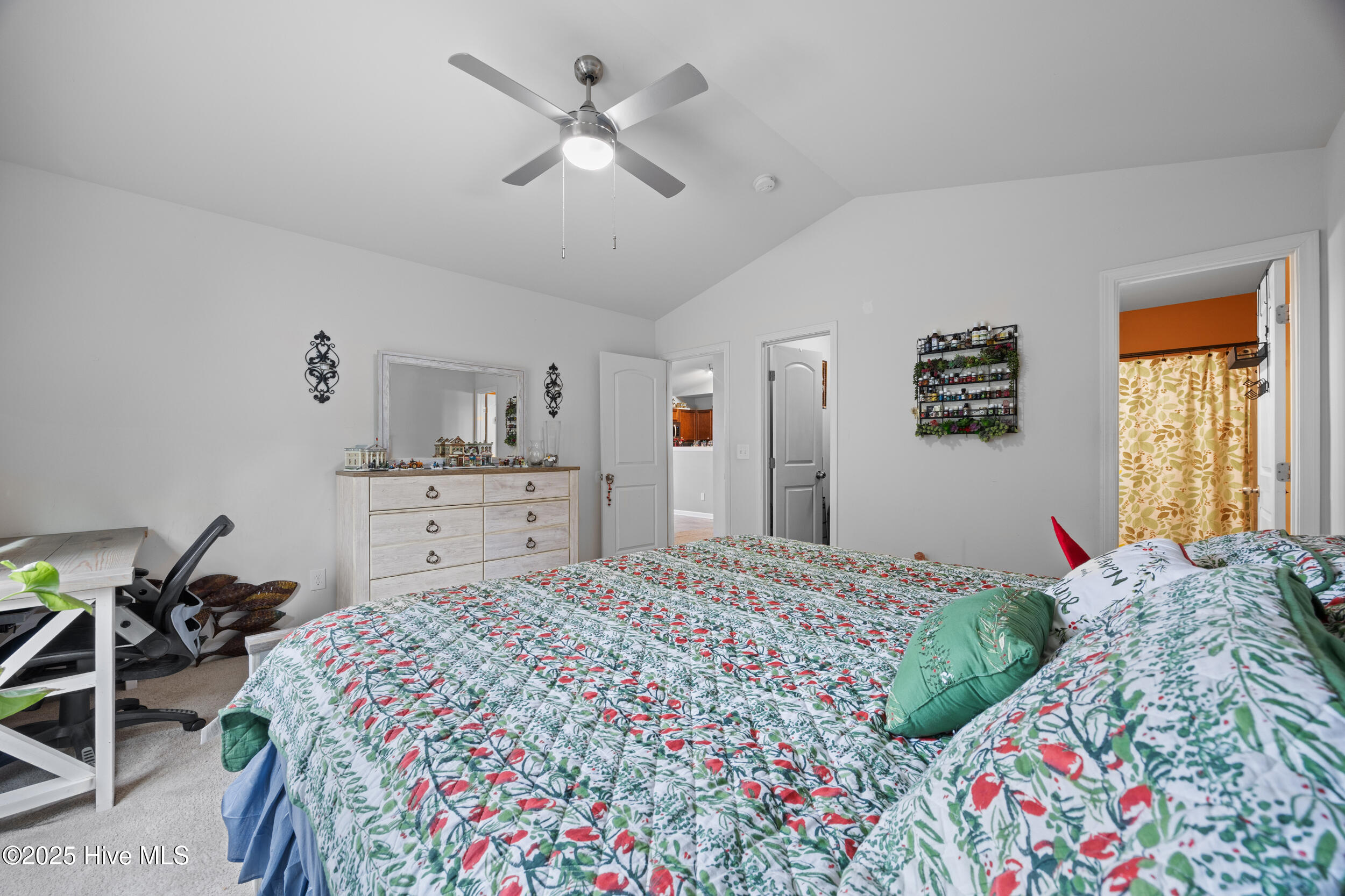 100546201 | Photo 27