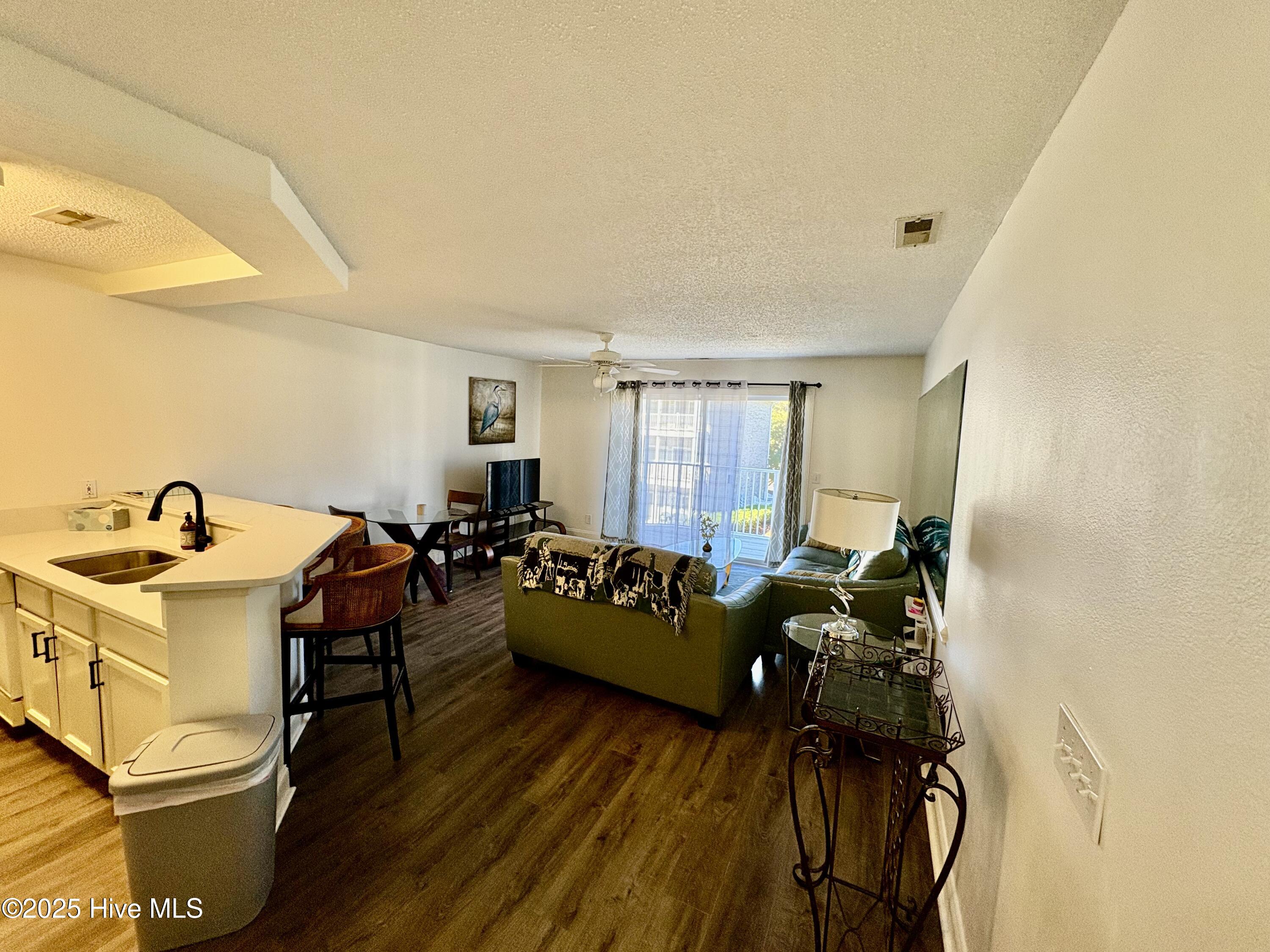 100541228 | Photo 12