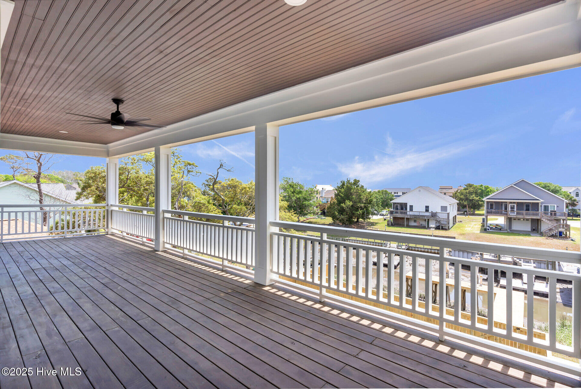 100547120 | Photo 19