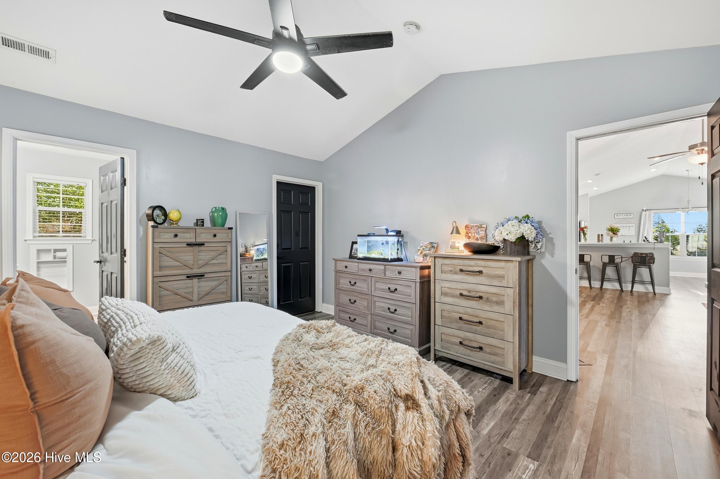 100555360 | Photo 16