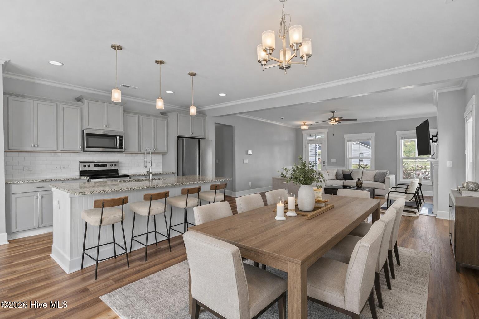 100562653 | Photo 16