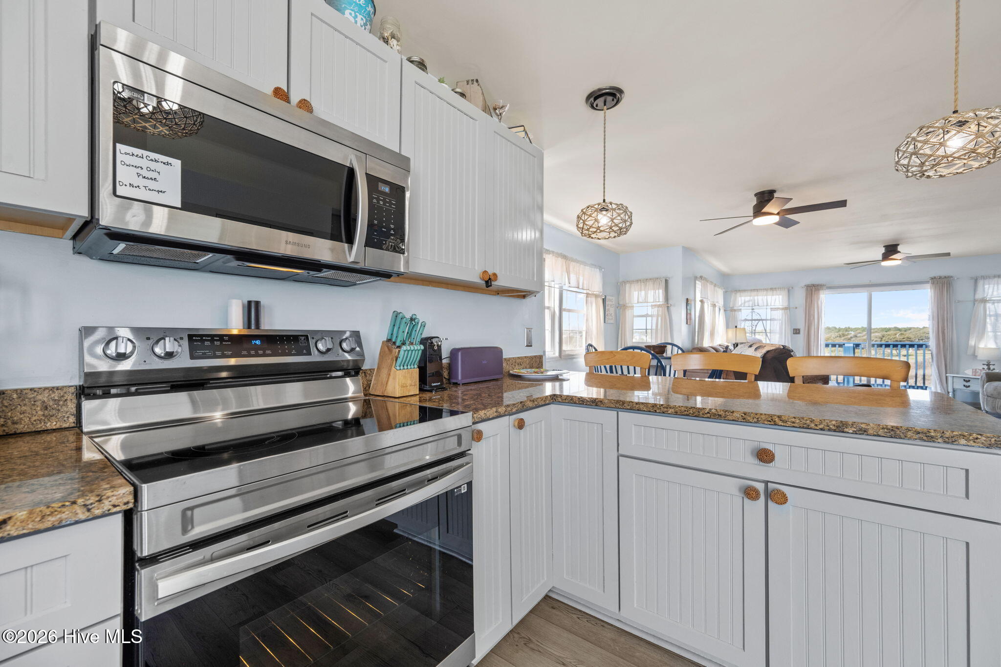 100560162 | Photo 15