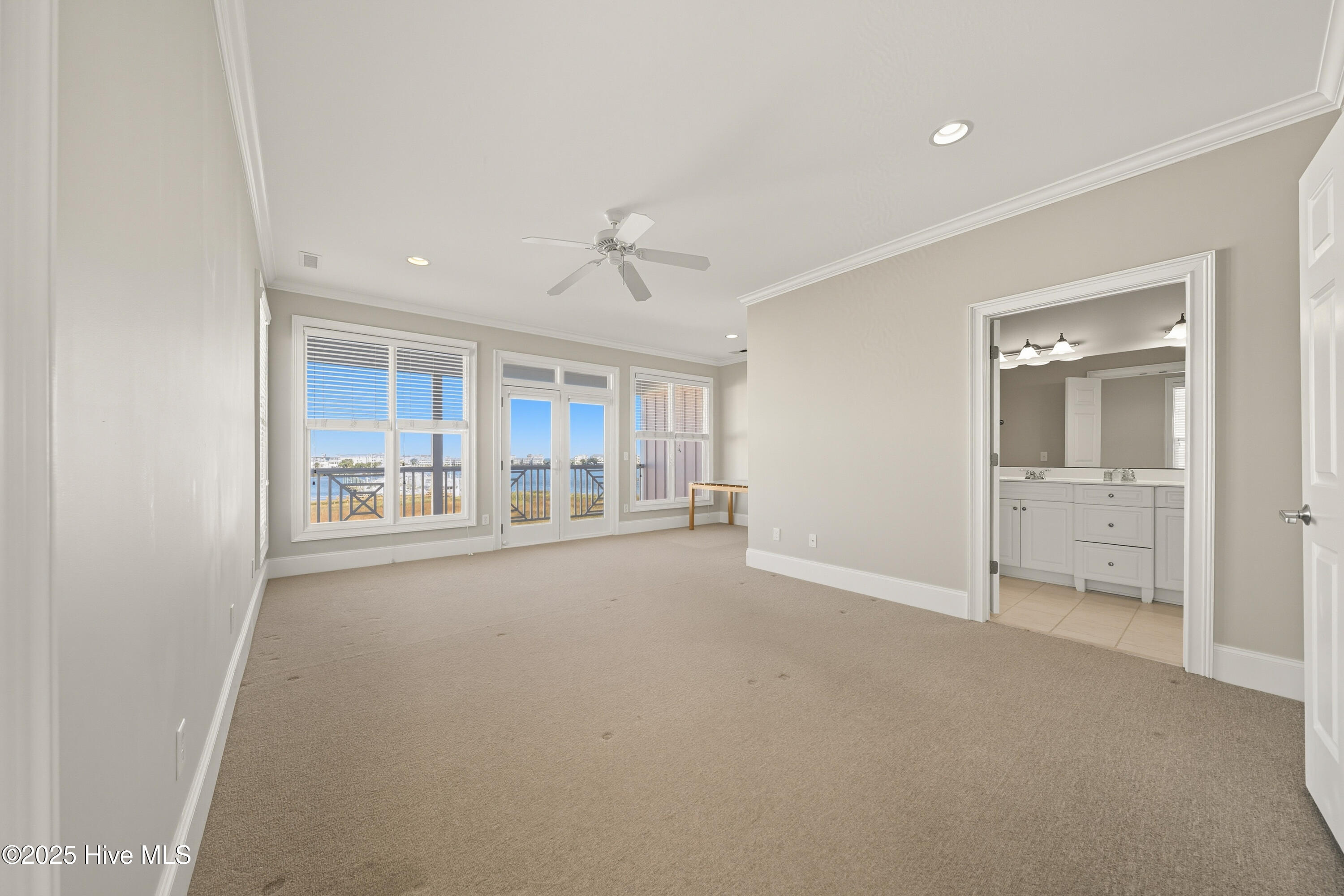 100527237 | Photo 26