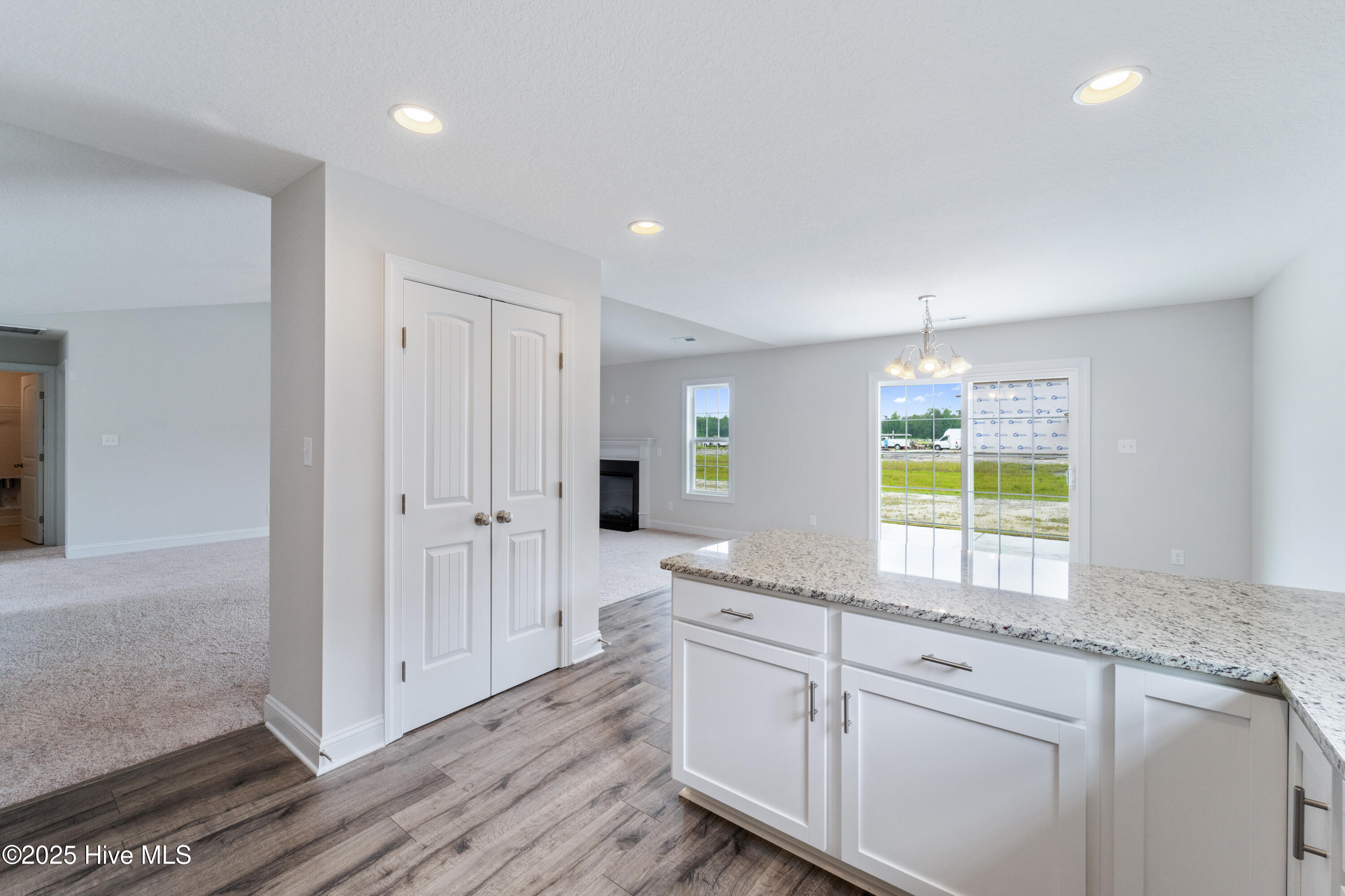 100493444 | Photo 16