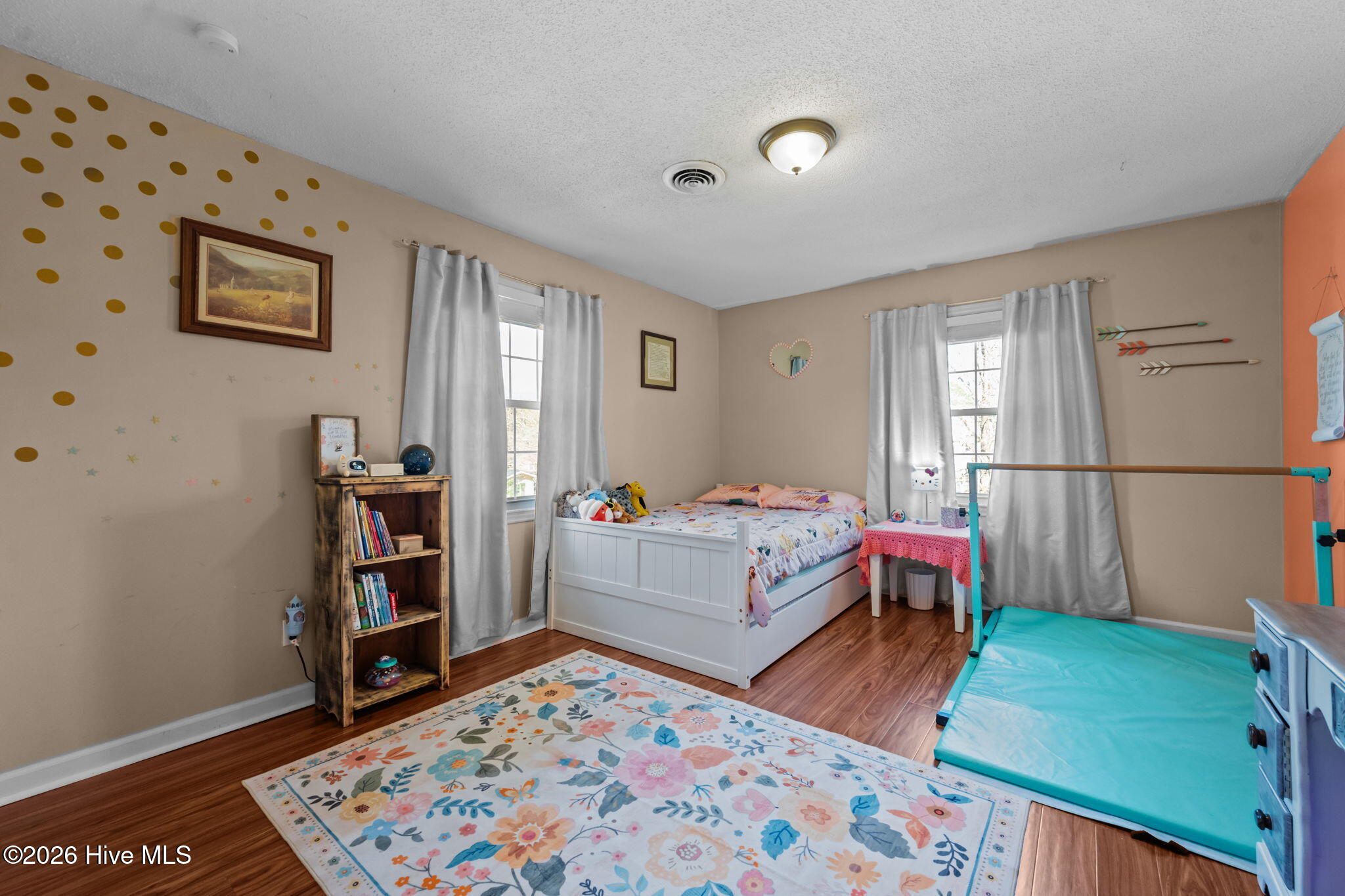 100547741 | Photo 32