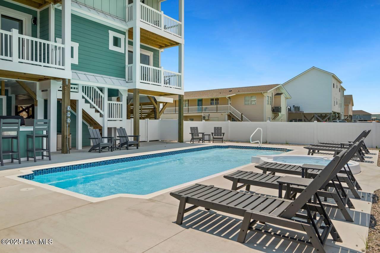 100527522 | Photo 124