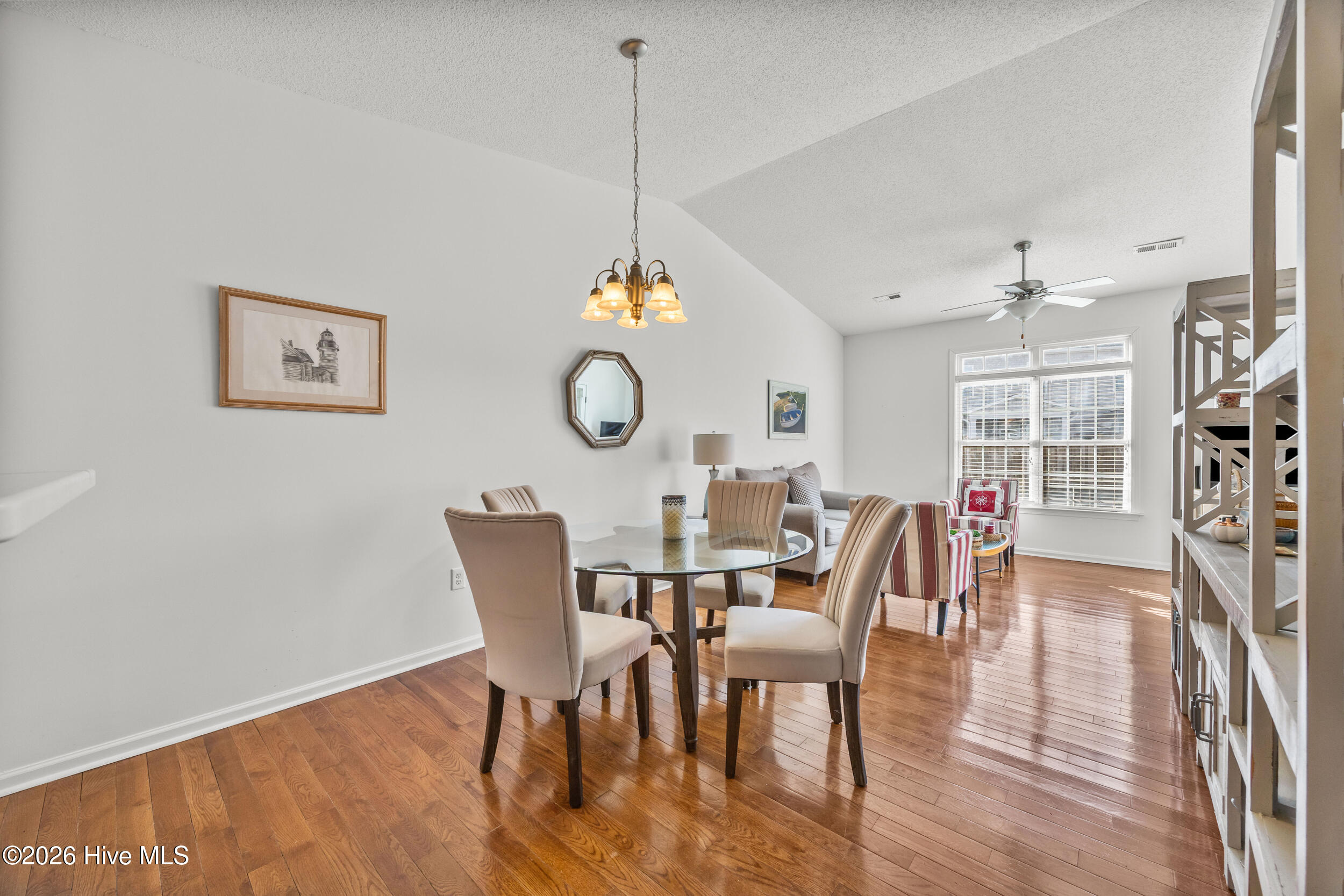 100559872 | Photo 12