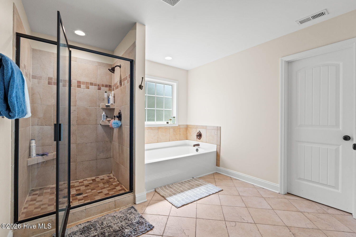 100566892 | Photo 35