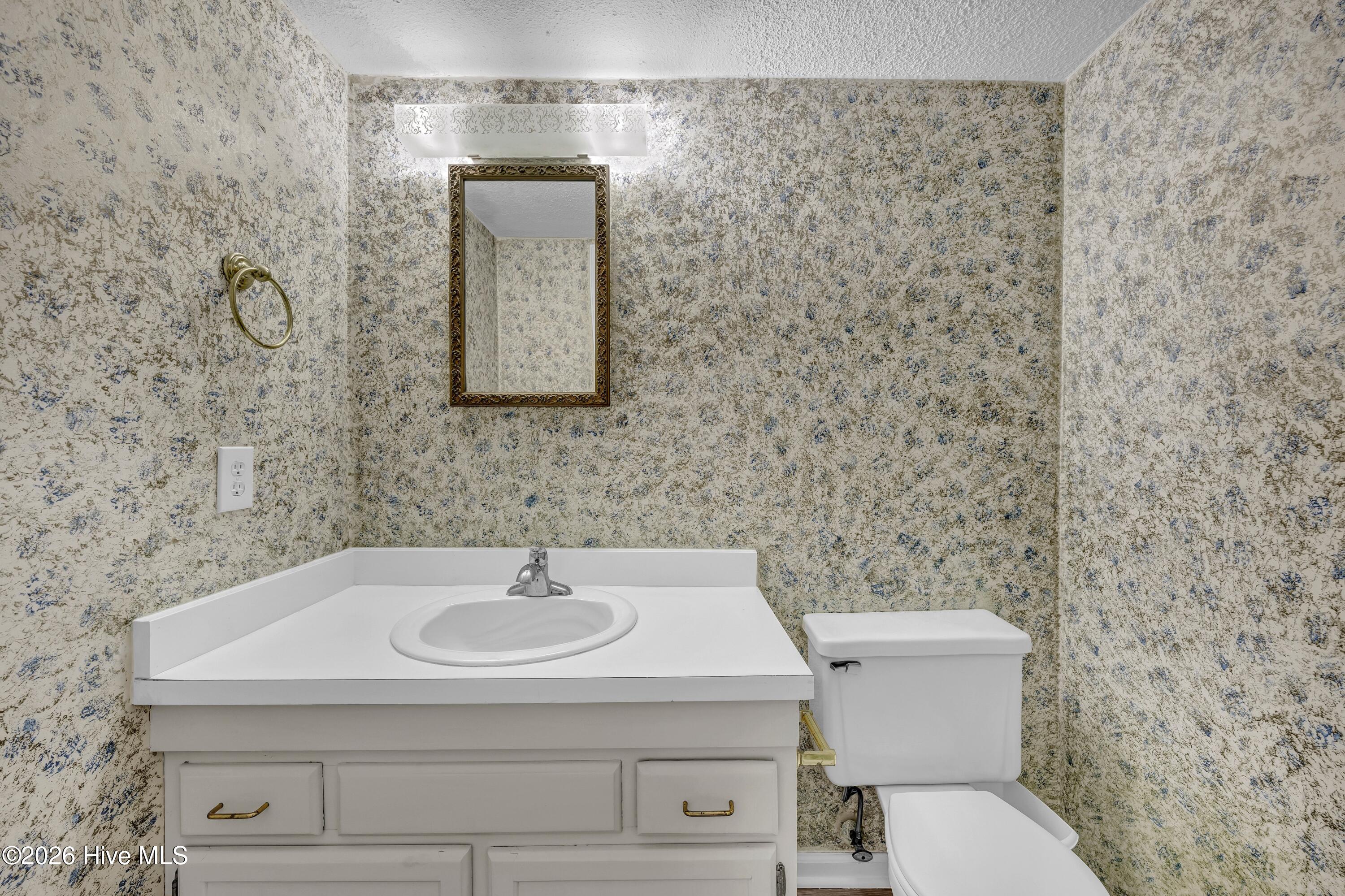 100549703 | Photo 12