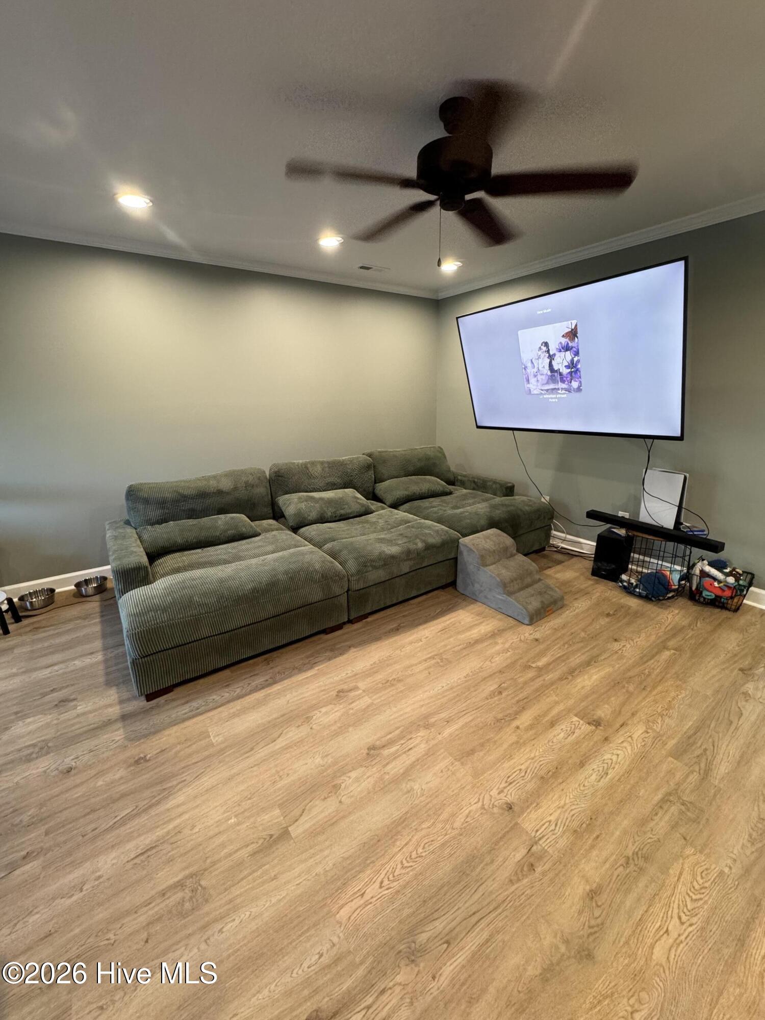 100566415 | Photo 10