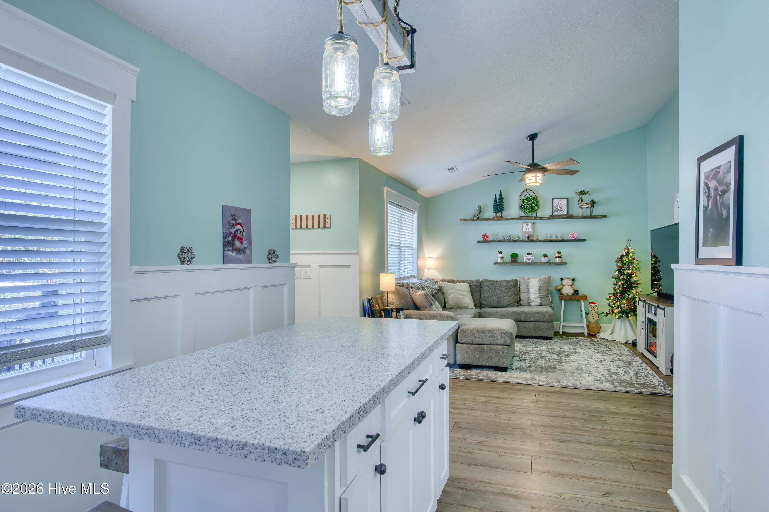 100553669 | Photo 13