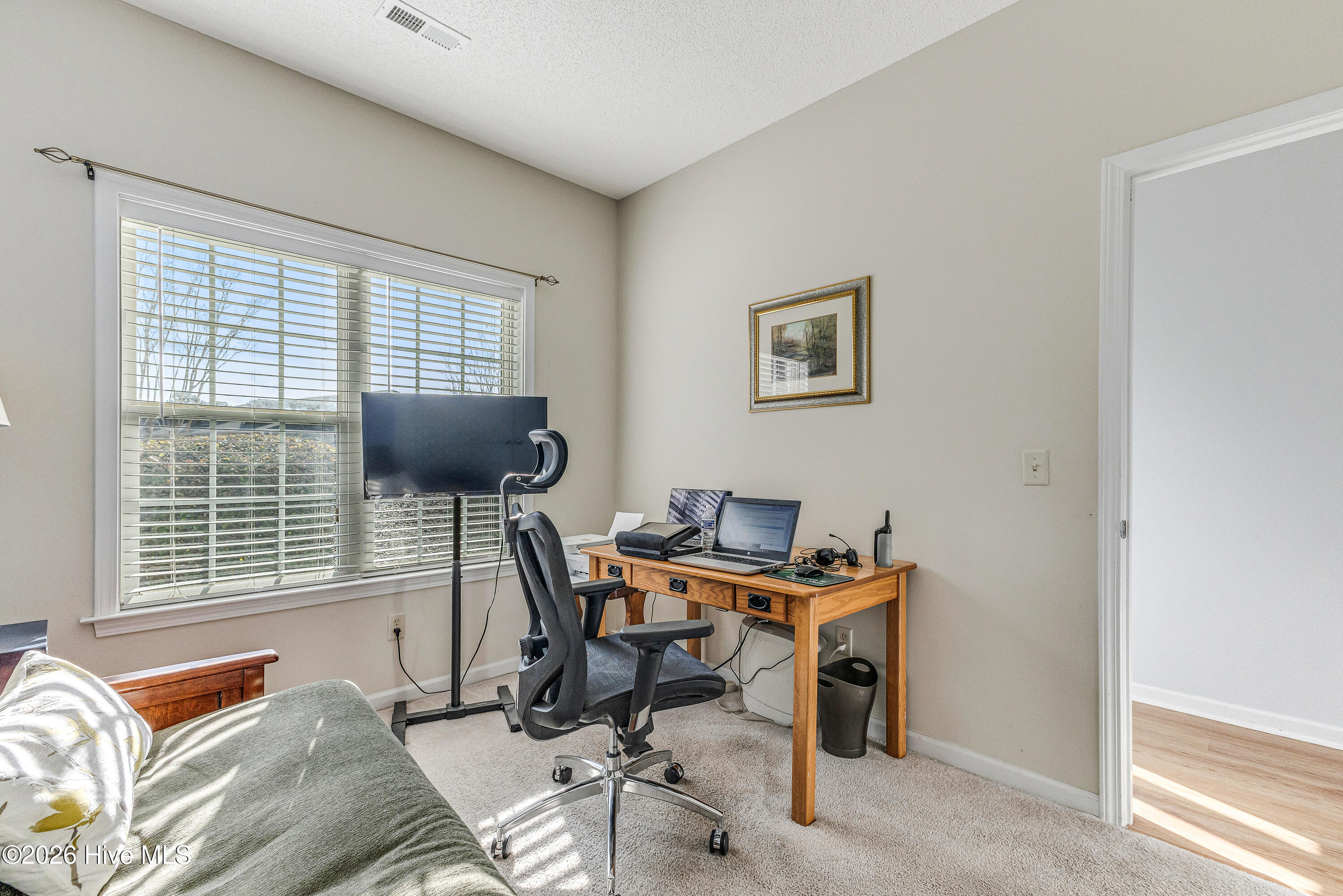 100548521 | Photo 20