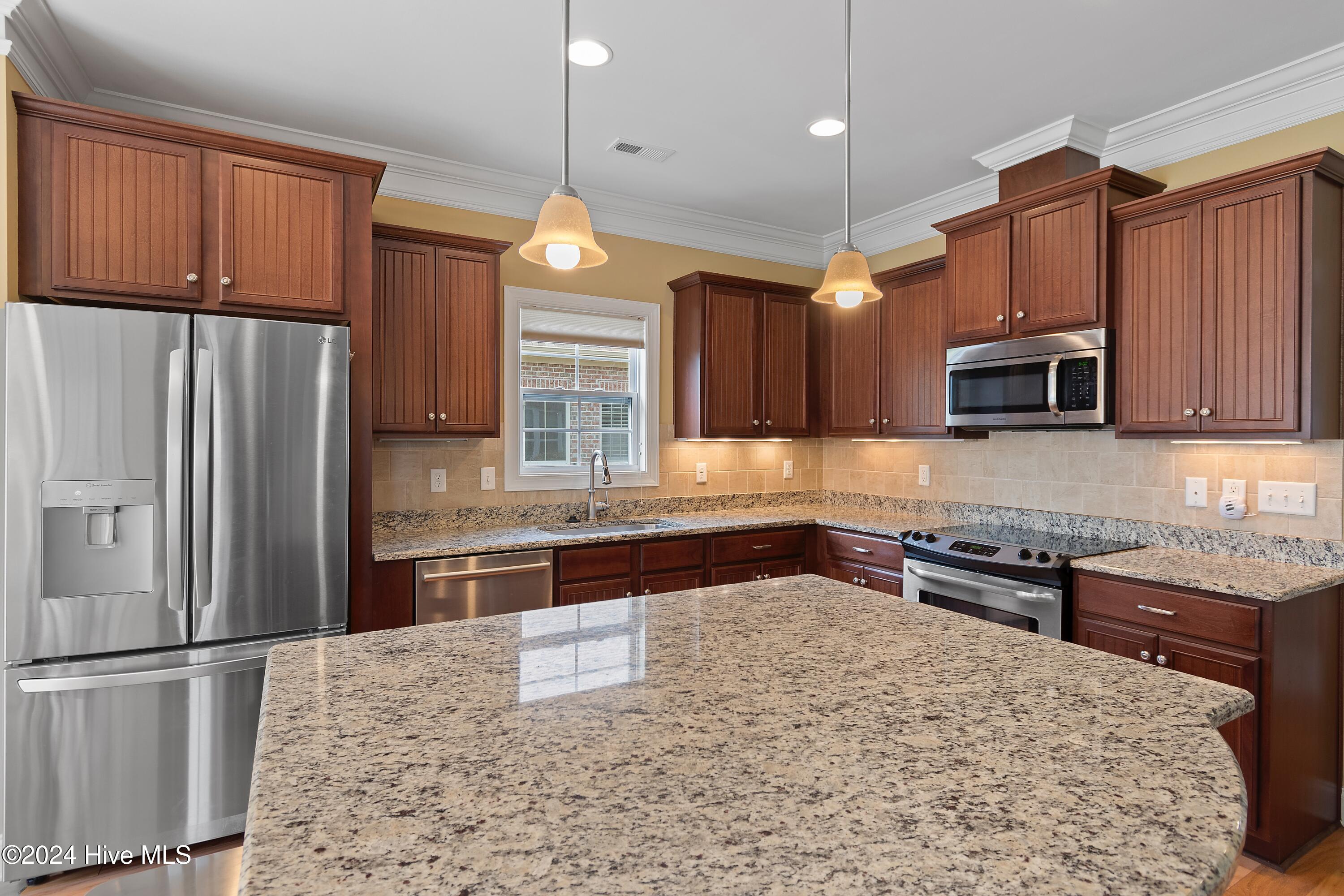 100540669 | Photo 12