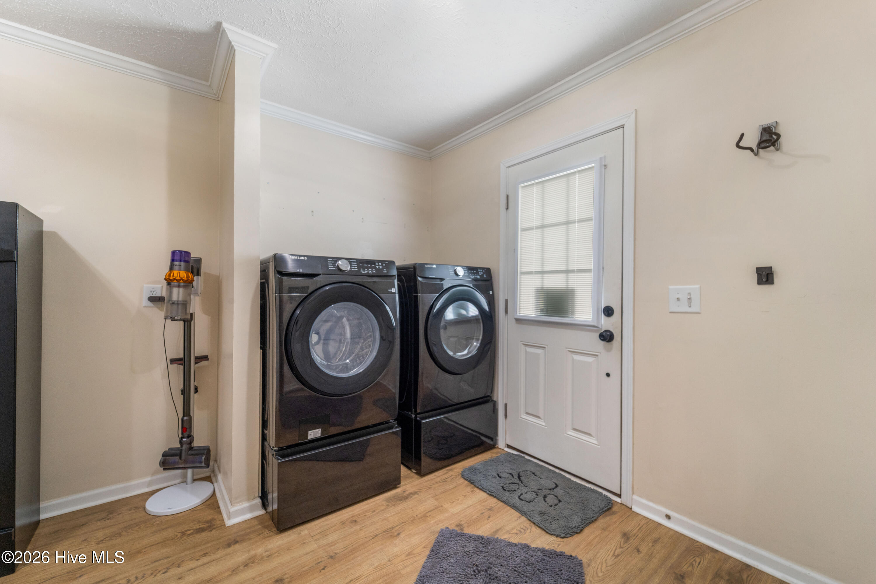 100547365 | Photo 36