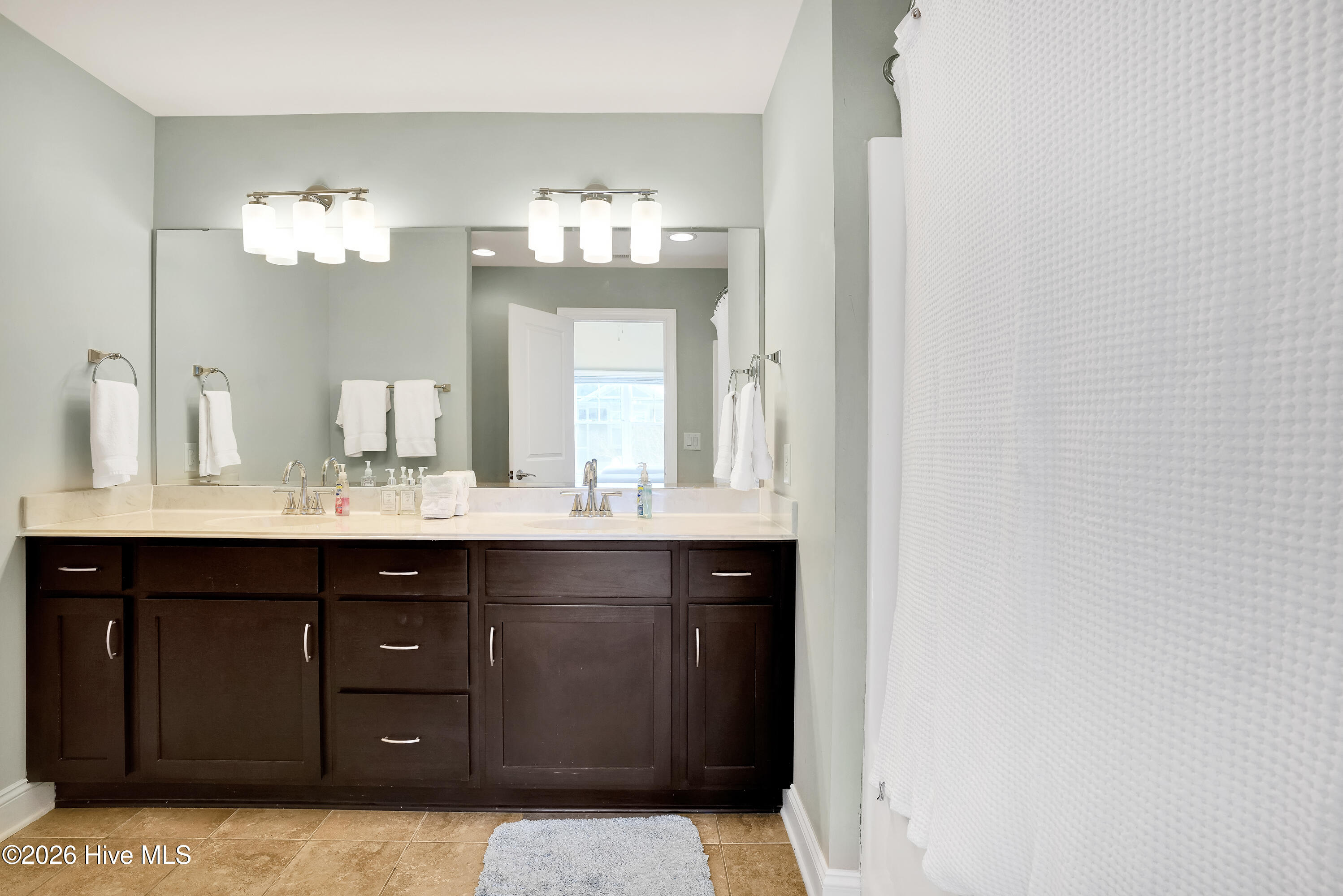 100567789 | Photo 15