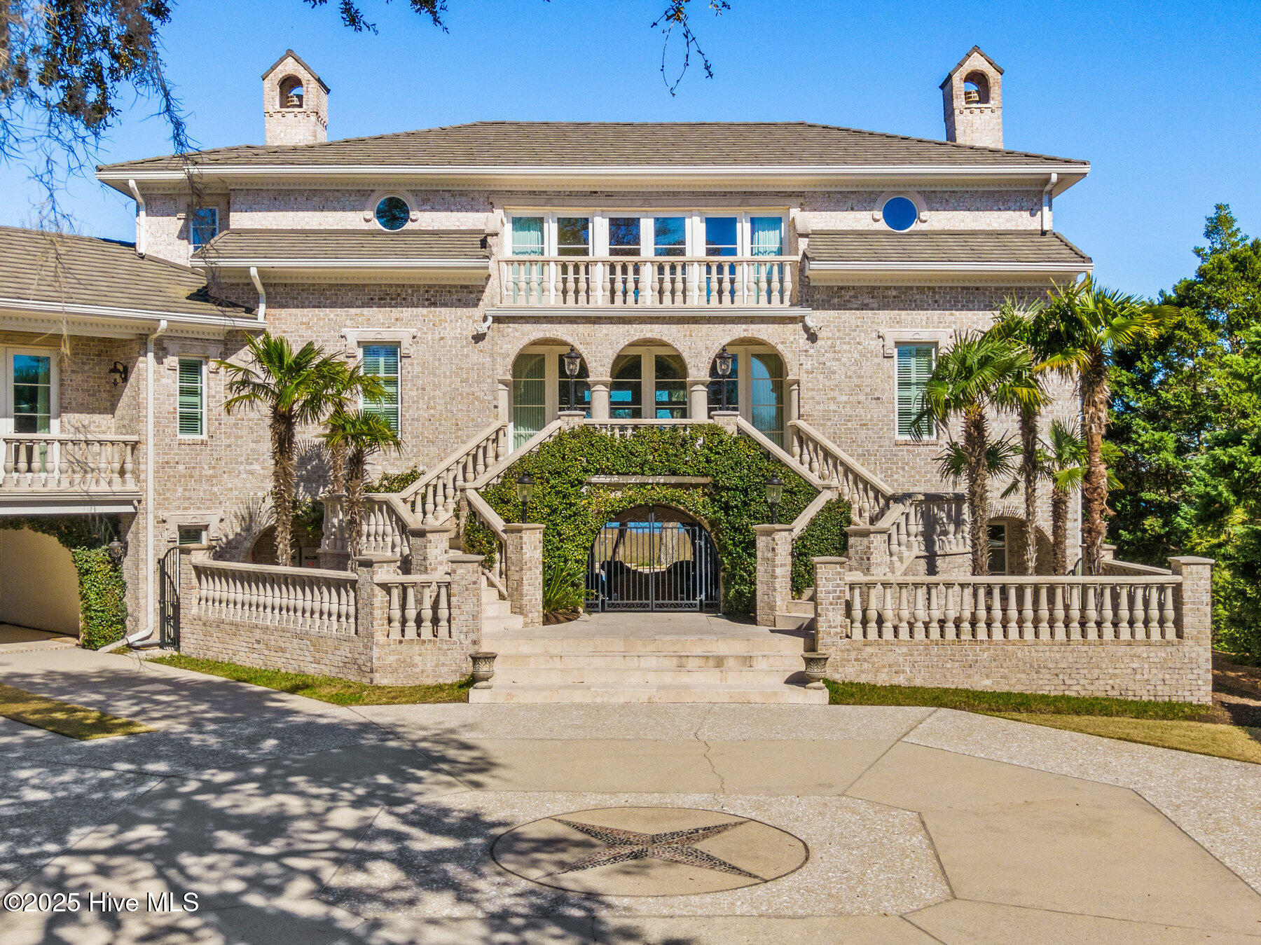 003_1200_great_oaks_drive-2_983