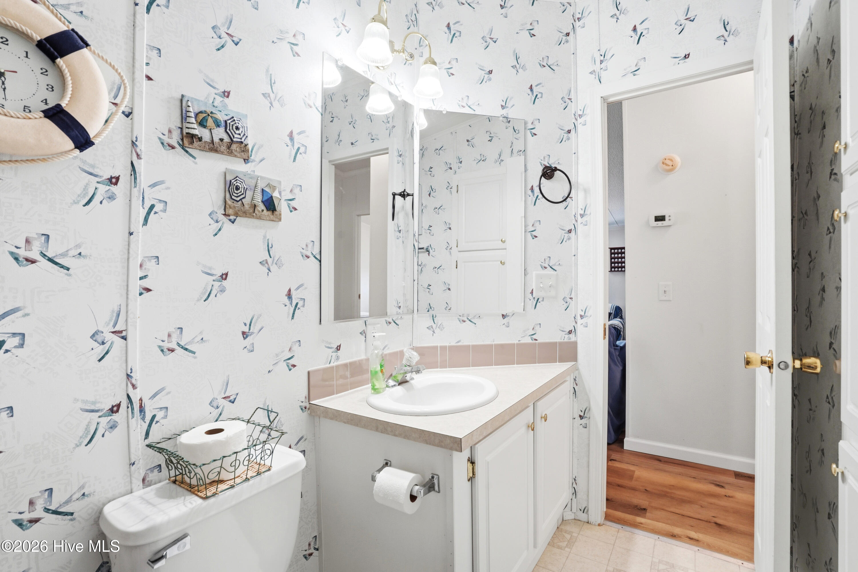 100565641 | Photo 32