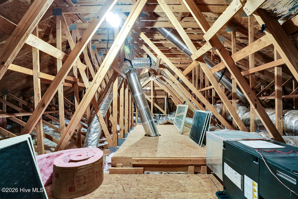 100562114 | Photo 32