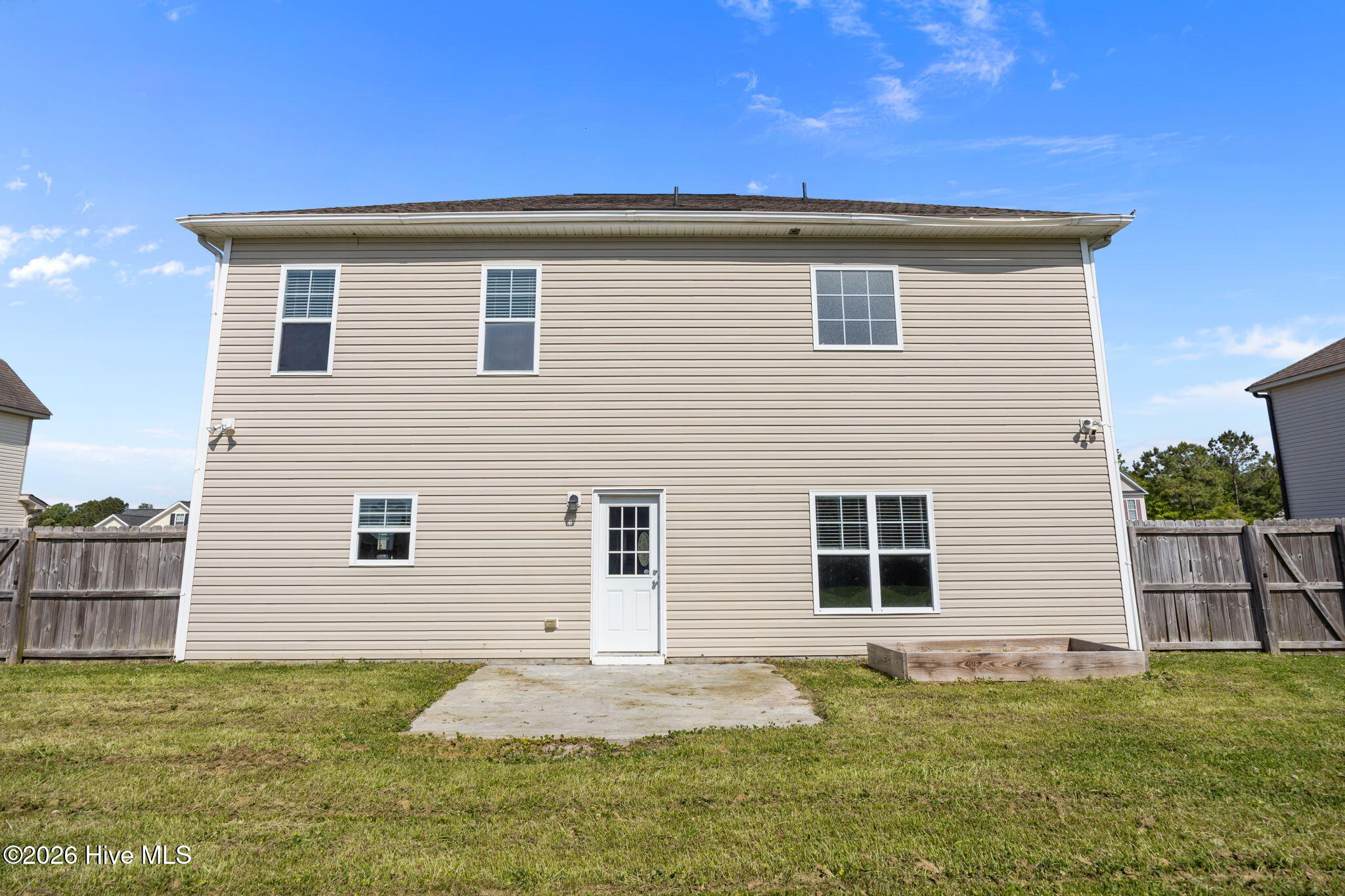 100568033 | Photo 27