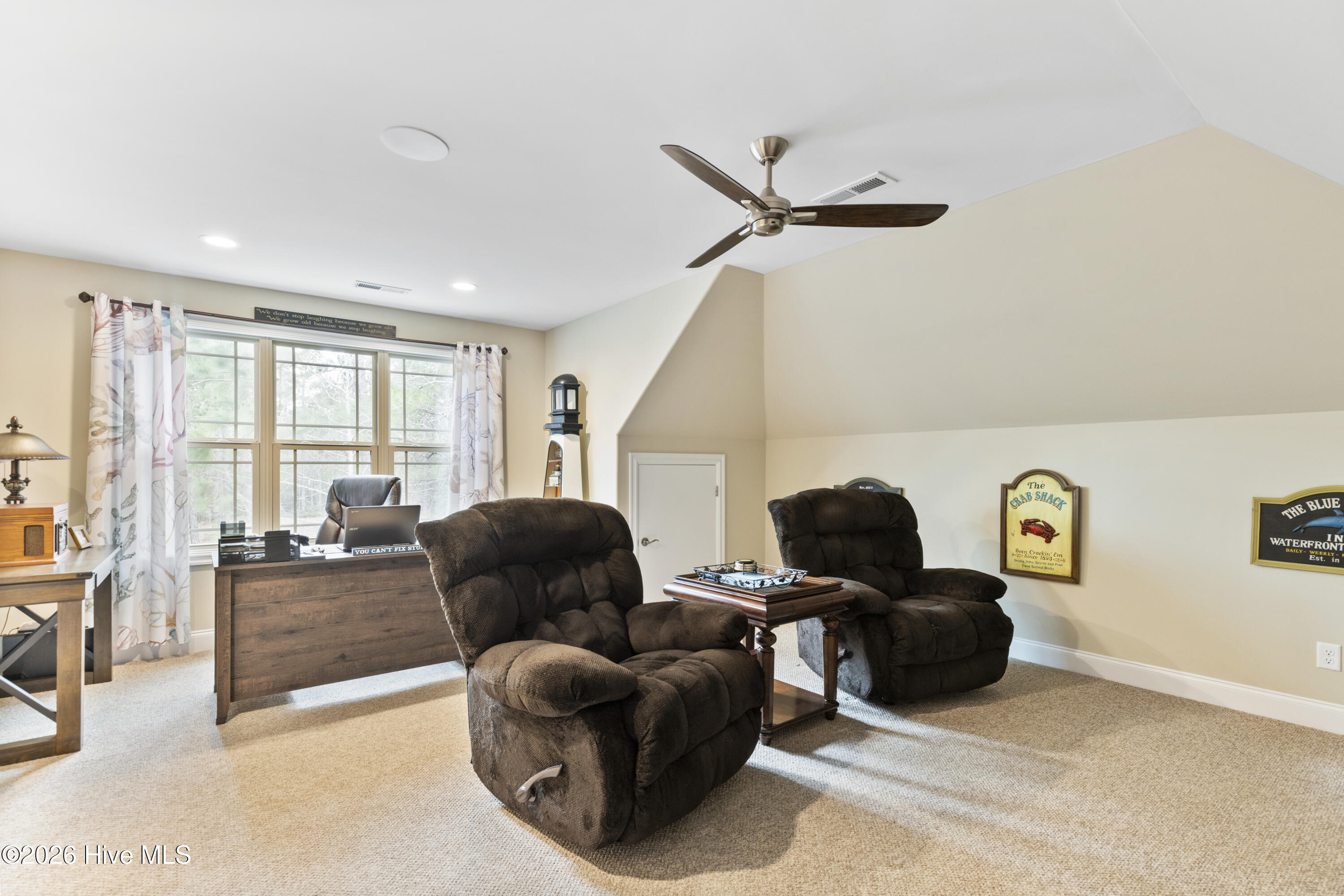 100551646 | Photo 33