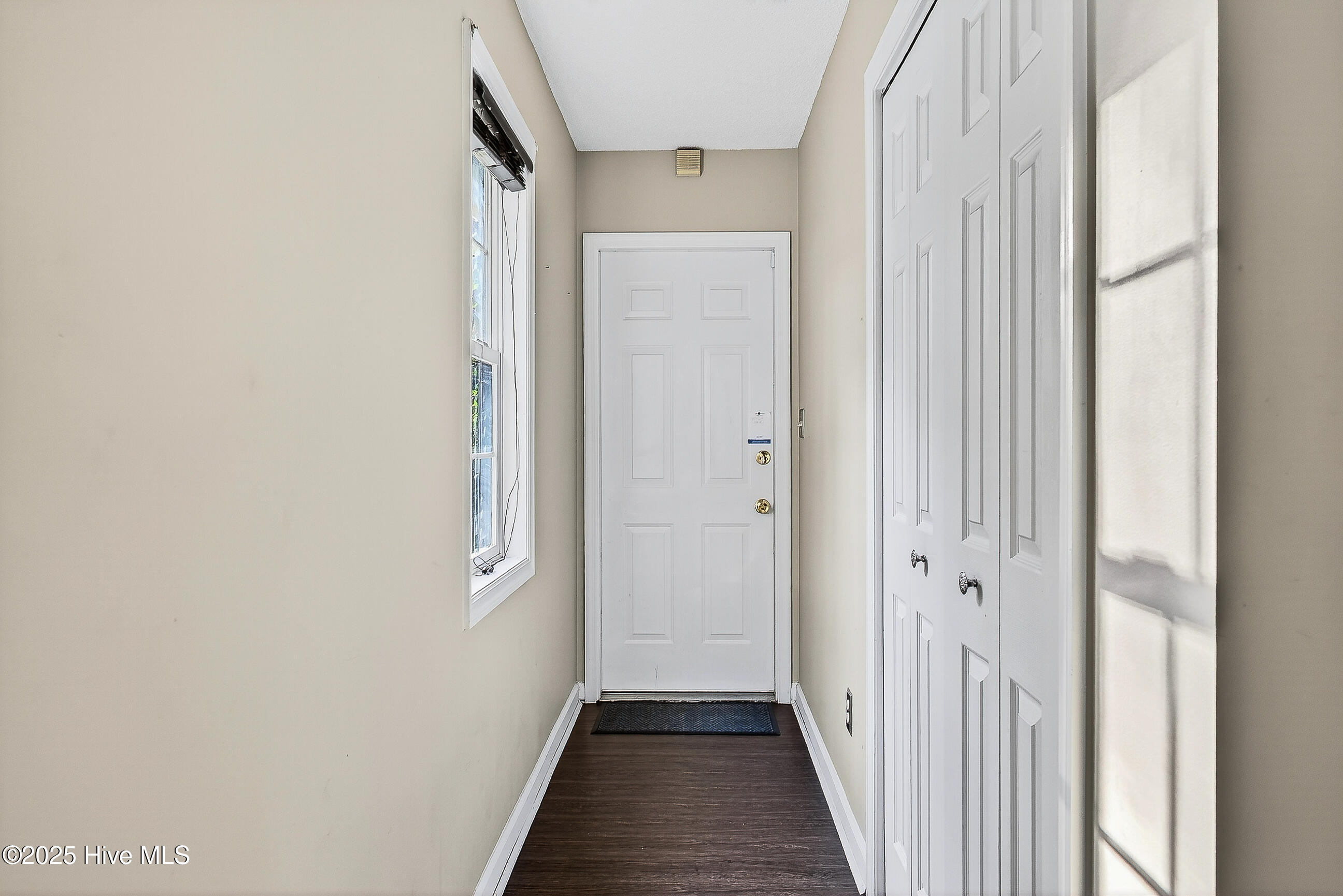 100541143 | Photo 13