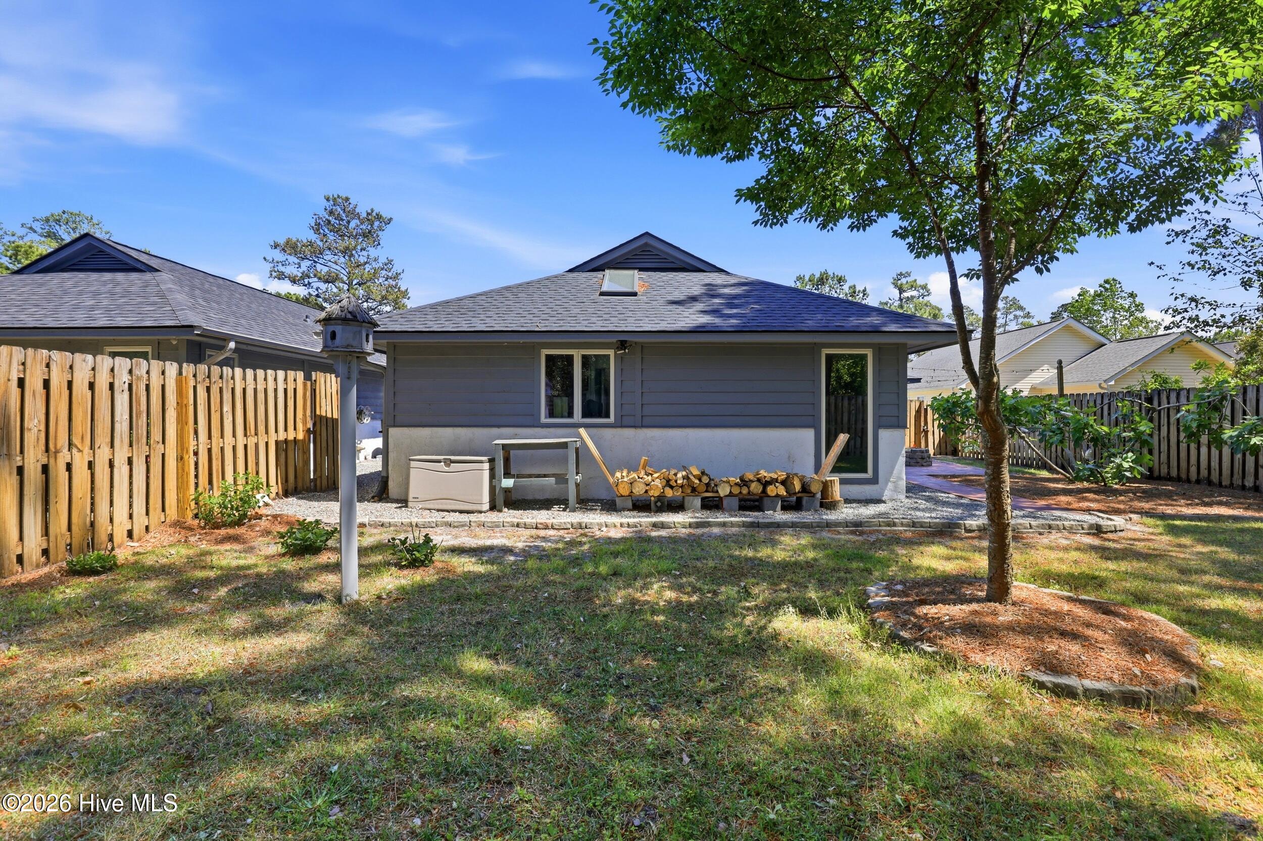 100569802 | Photo 38