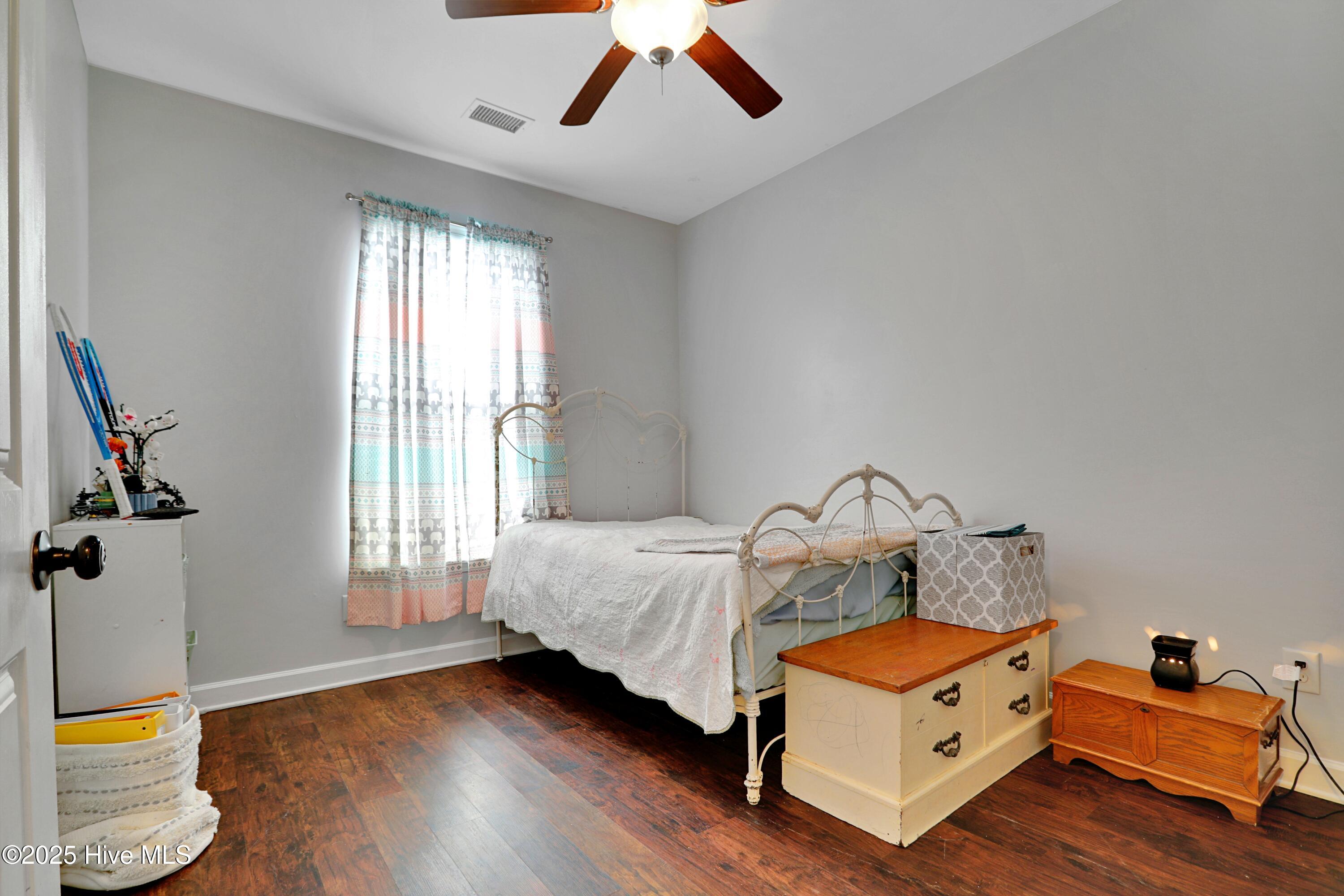 100525620 | Photo 16