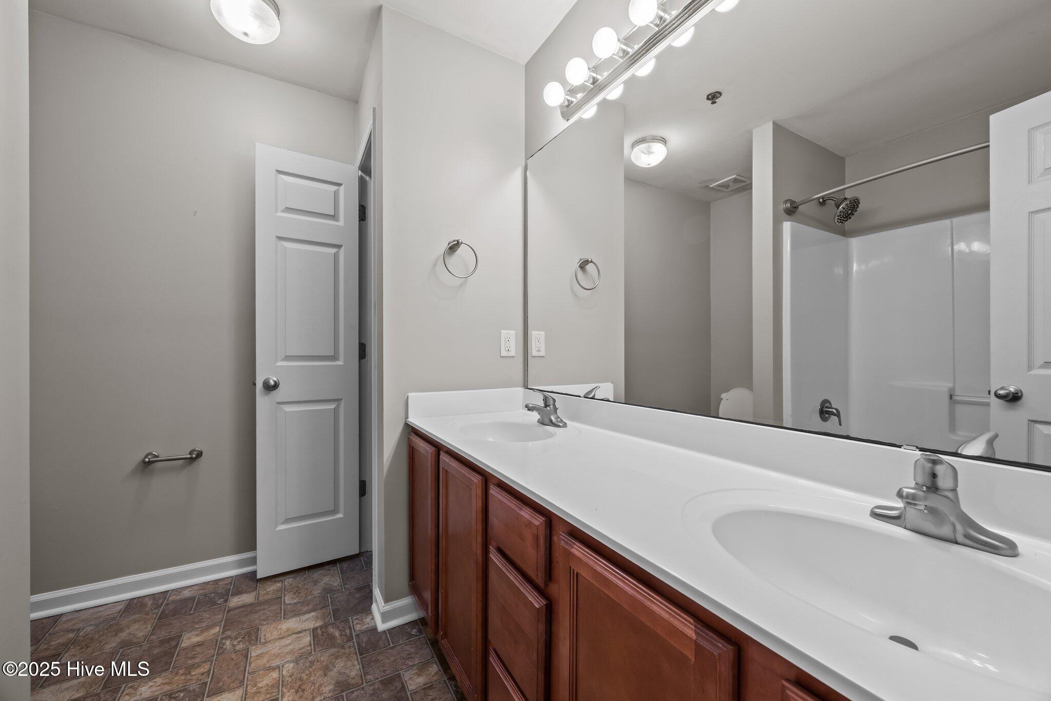 100566846 | Photo 13